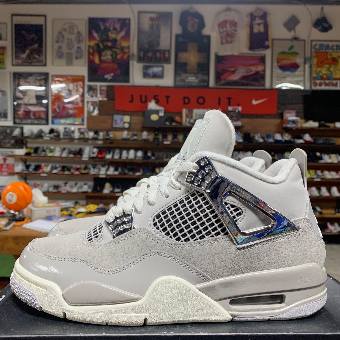 Jordan 4 'Frozen Moments' Size 7.5W/6M