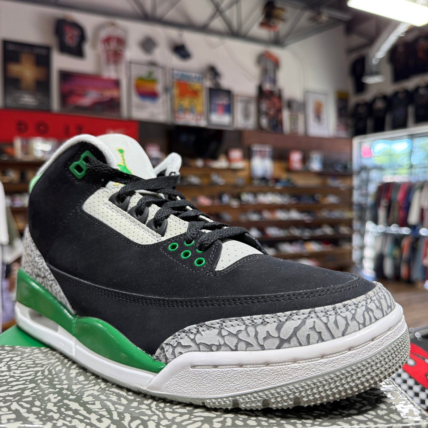 Jordan 3 'Pine Green' Size 8.5