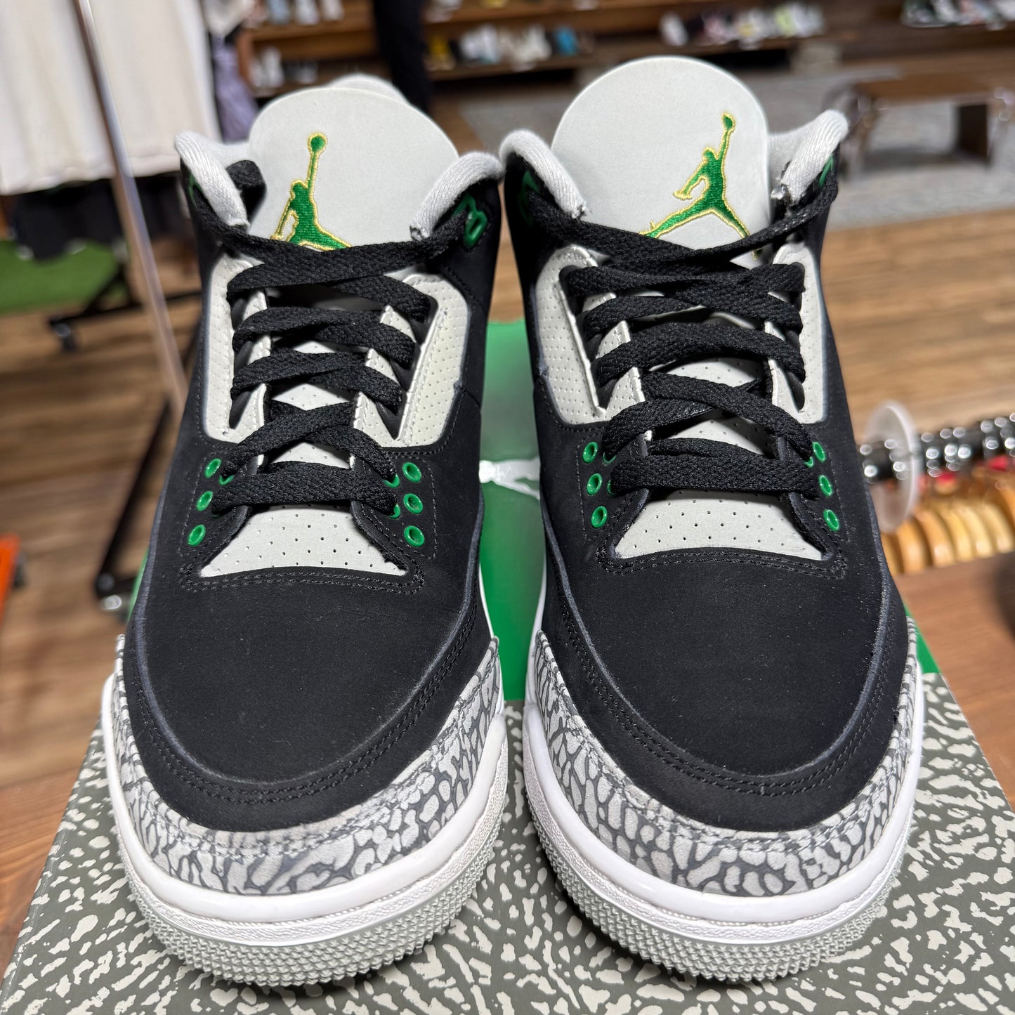 Jordan 3 'Pine Green' Size 8.5