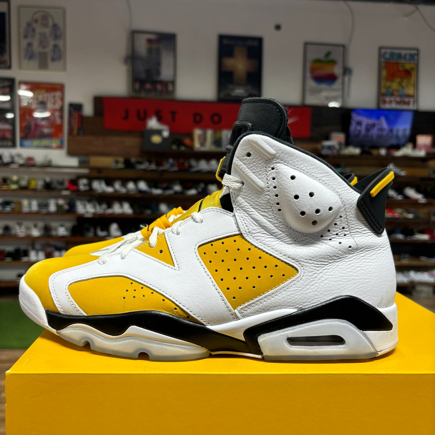 Jordan 6 'Yellow Ochre' Size 12