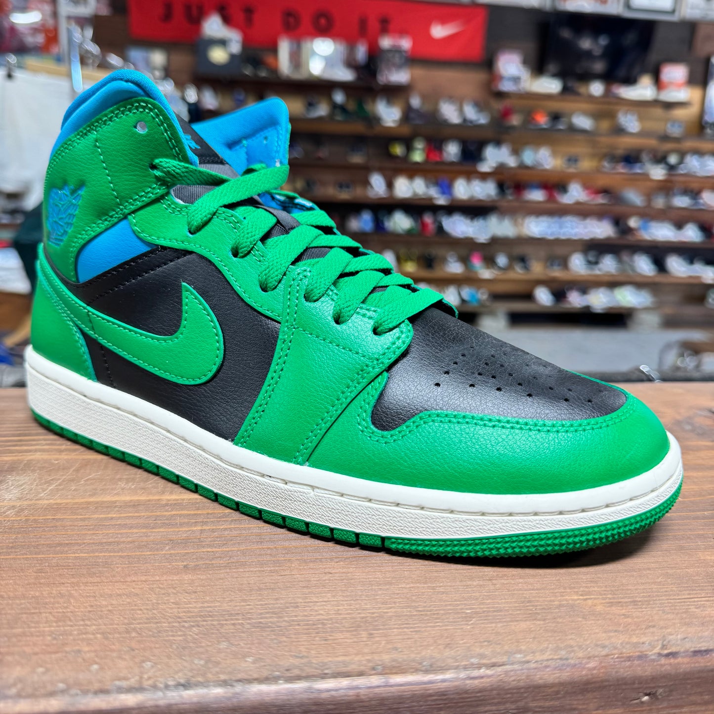 Jordan 1 Mid 'Lucky Green Aquatone' Size 9.5W/8M (DS)