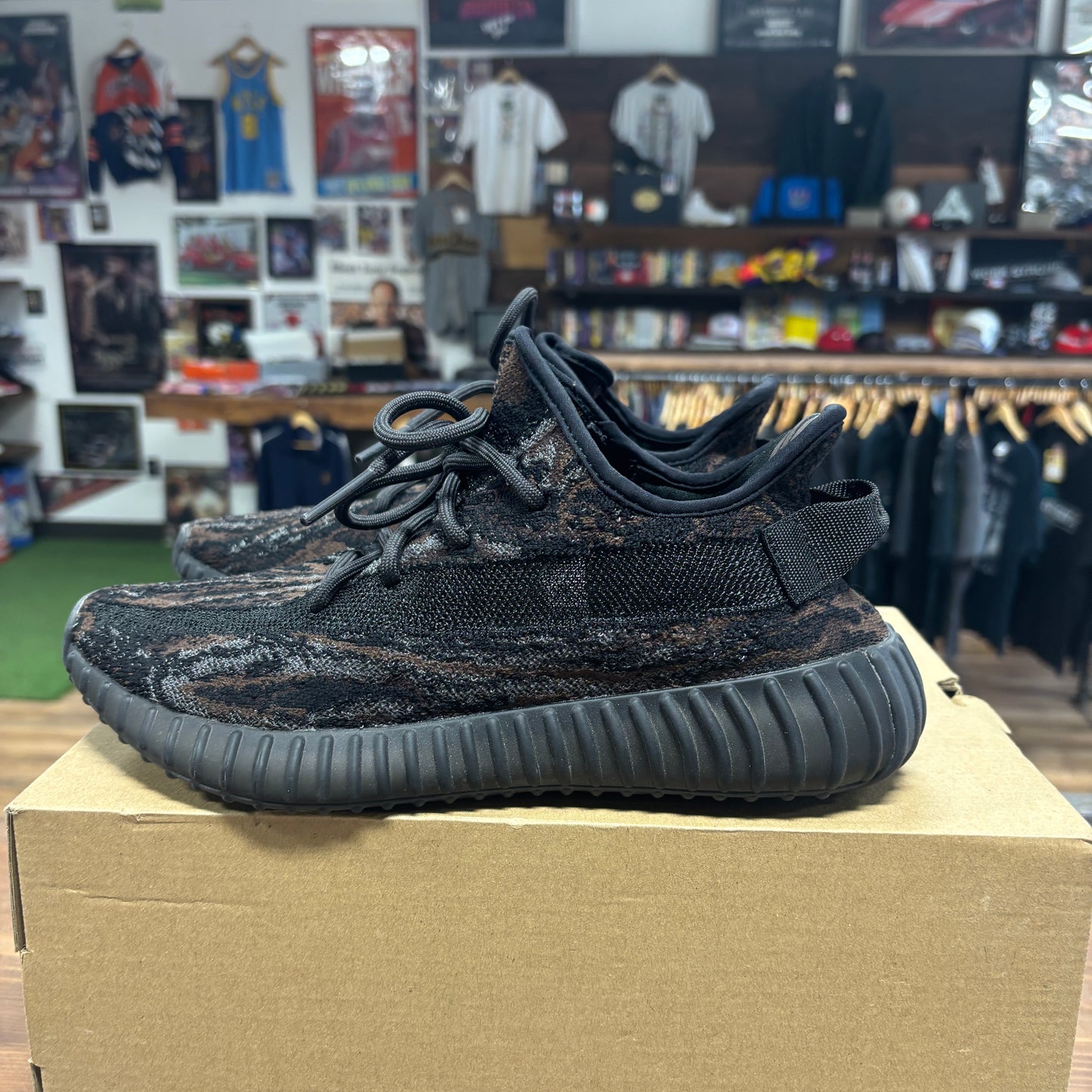 Yeezy 350 v2 'mx Rock' Size 7.5