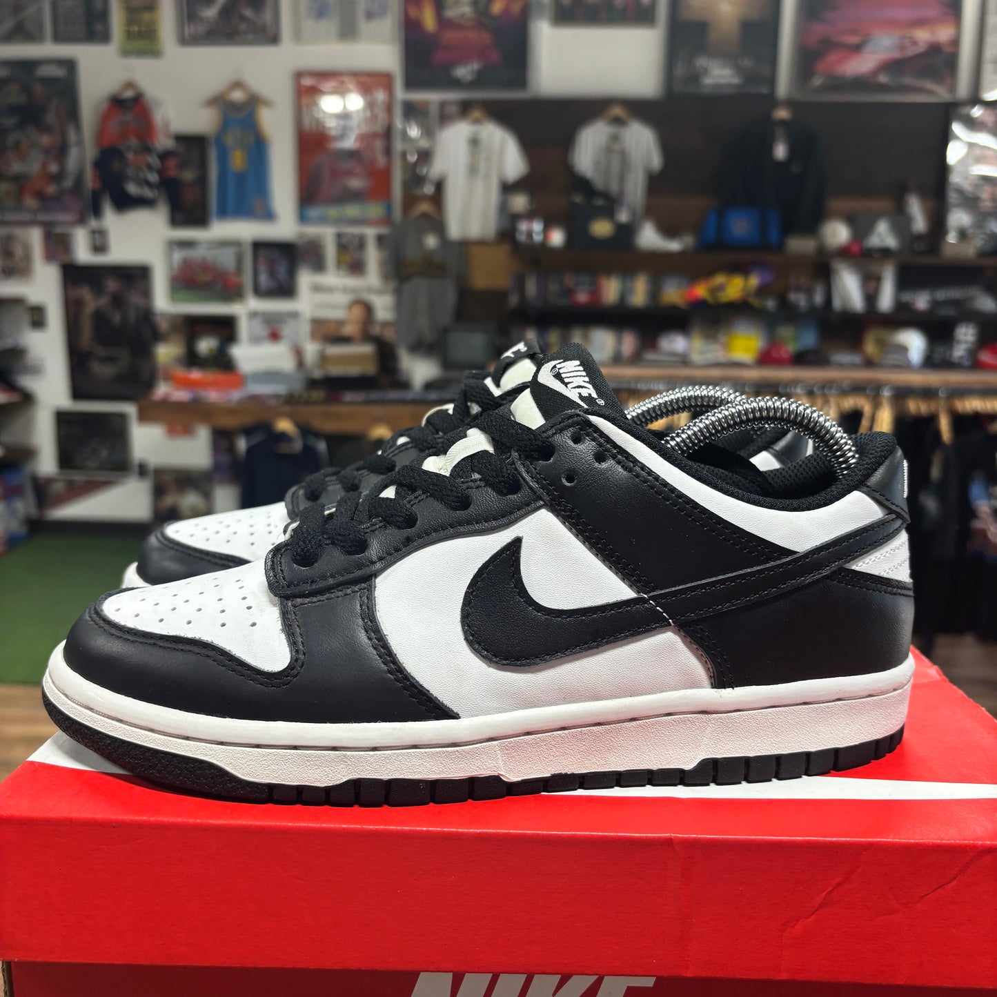 Nike Dunk Low 'Panda' Size 7Y