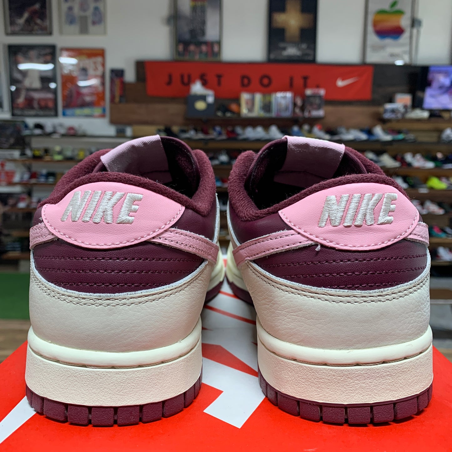 Nike Dunk Low 'Valentine's Day' Size 11