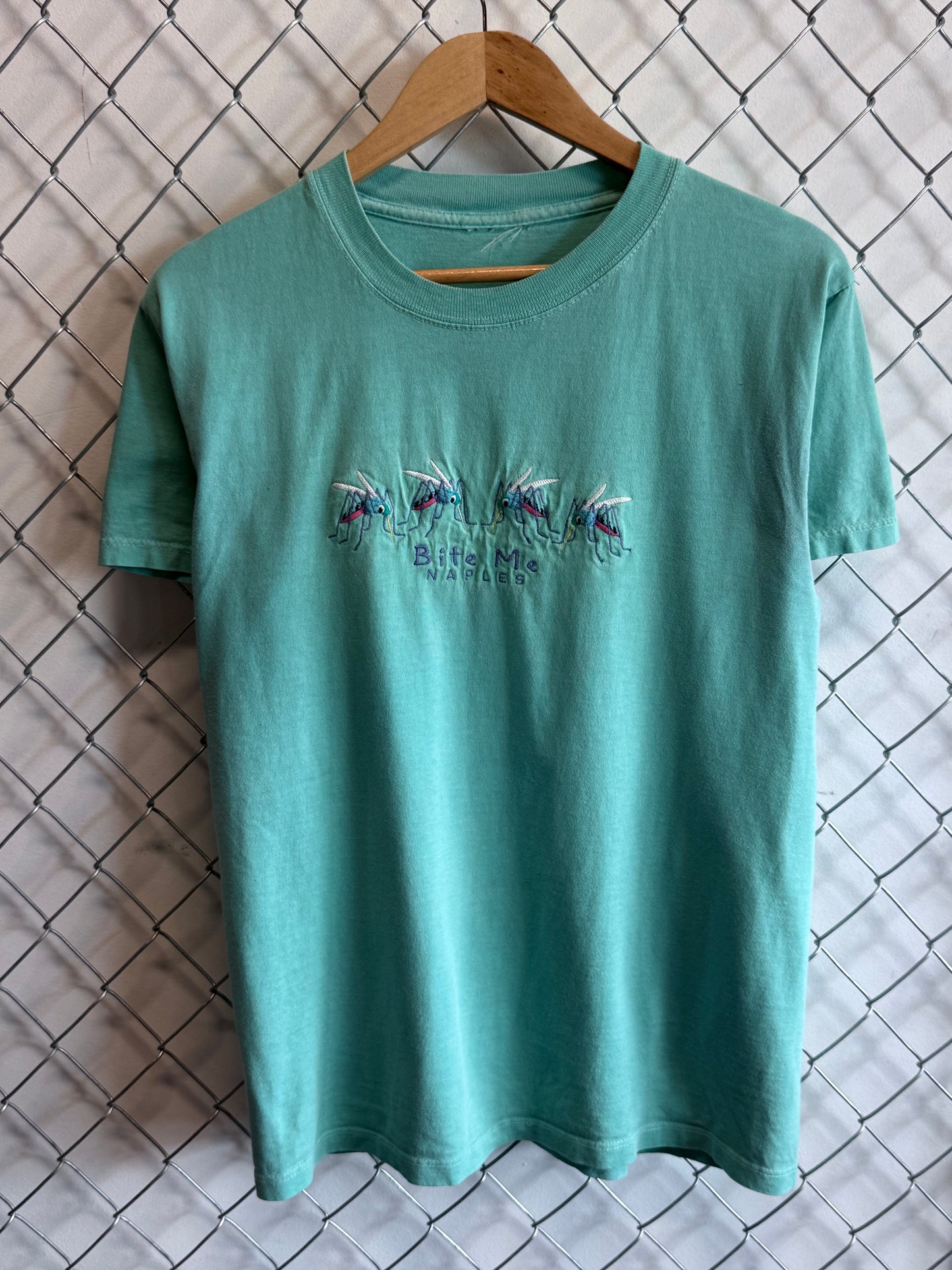 Vintage Bite Me Mosquito Graphic Tee Size Large