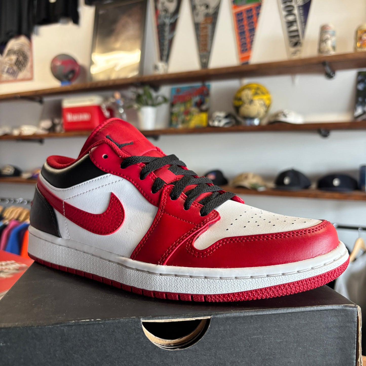 Jordan 1 Low 'Bulls' Size 9