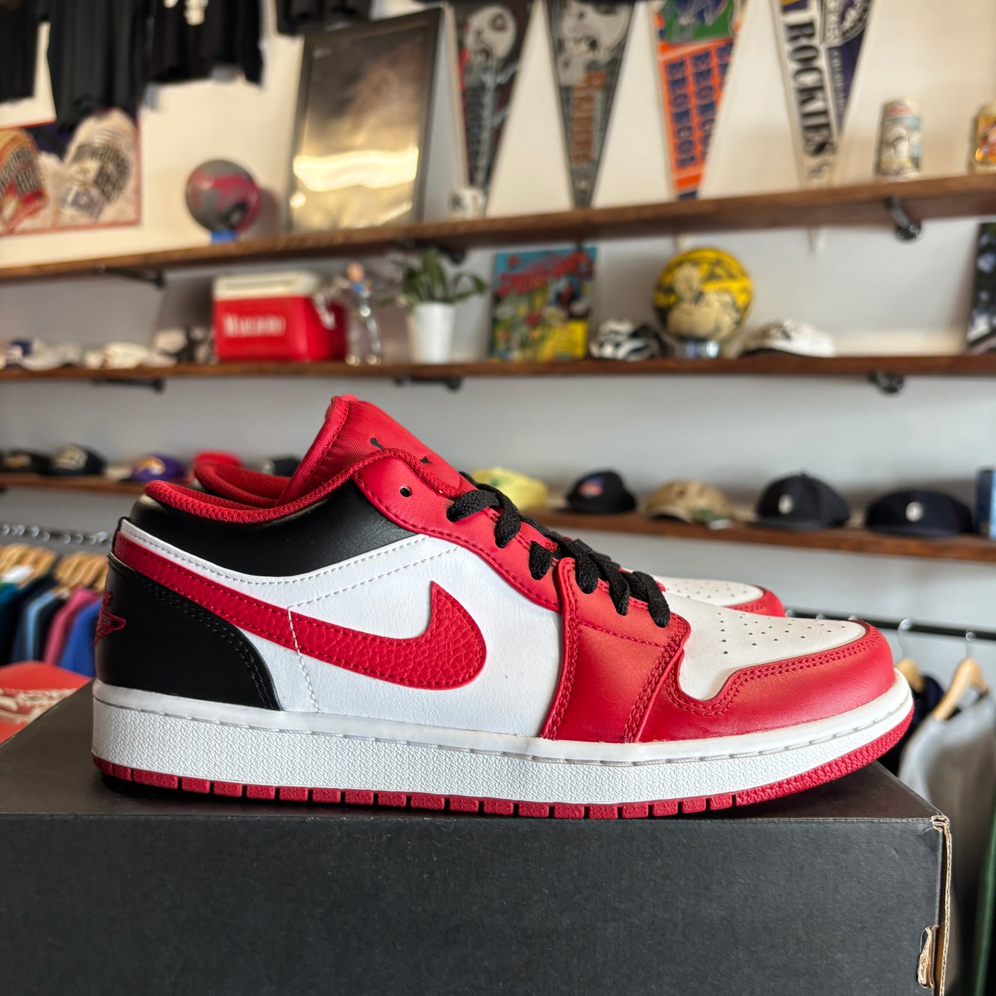 Jordan 1 Low 'Bulls' Size 9