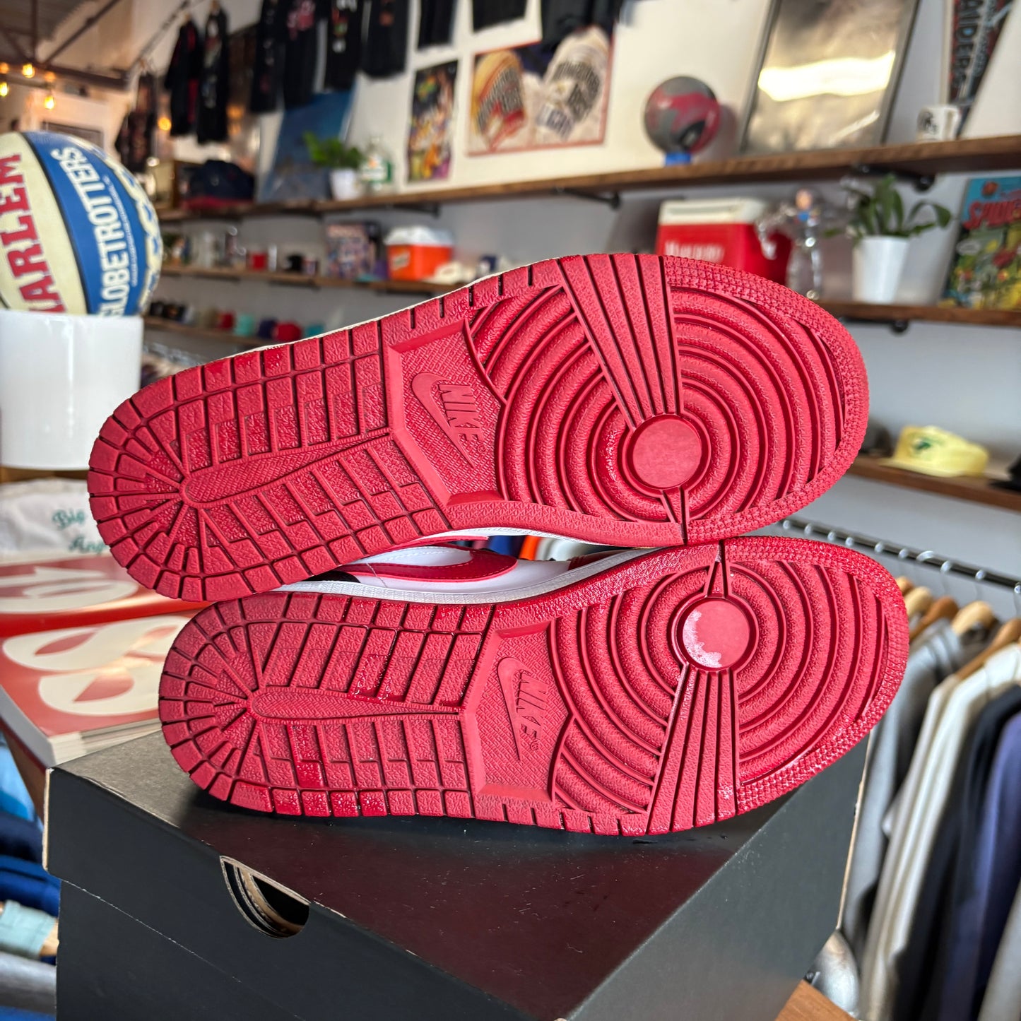 Jordan 1 Low 'Bulls' Size 9
