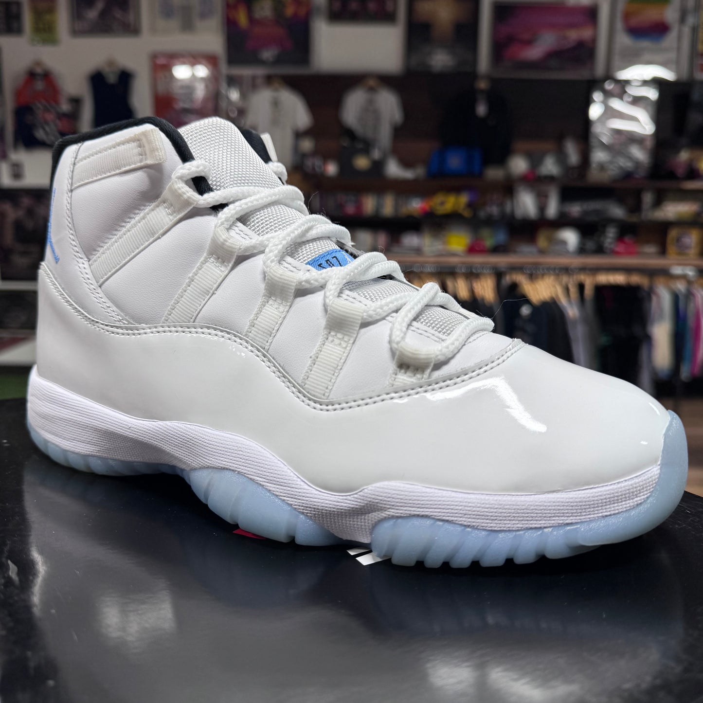 Jordan 11 'Legend Blue' Size 7.5
