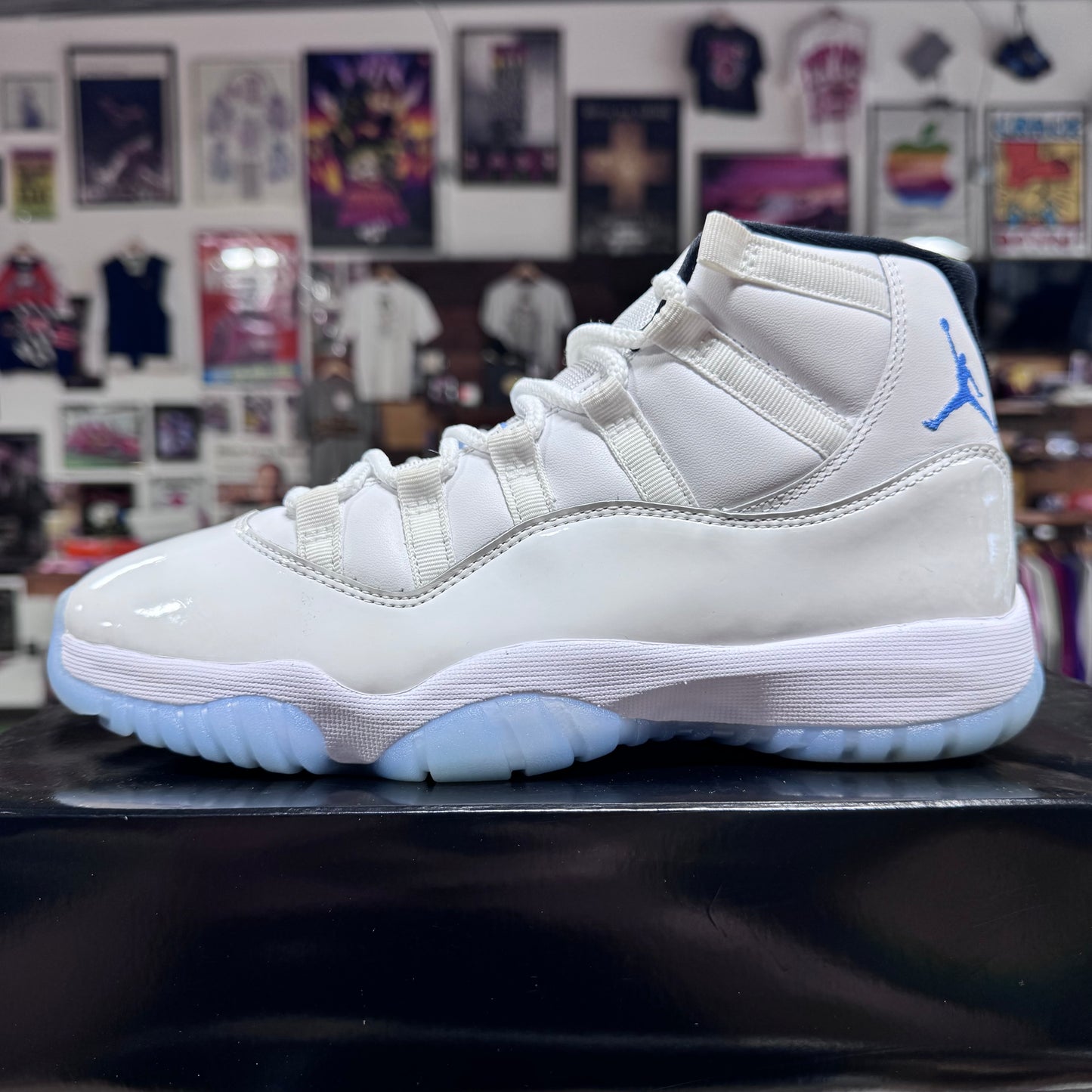 Jordan 11 'Legend Blue' Size 7.5
