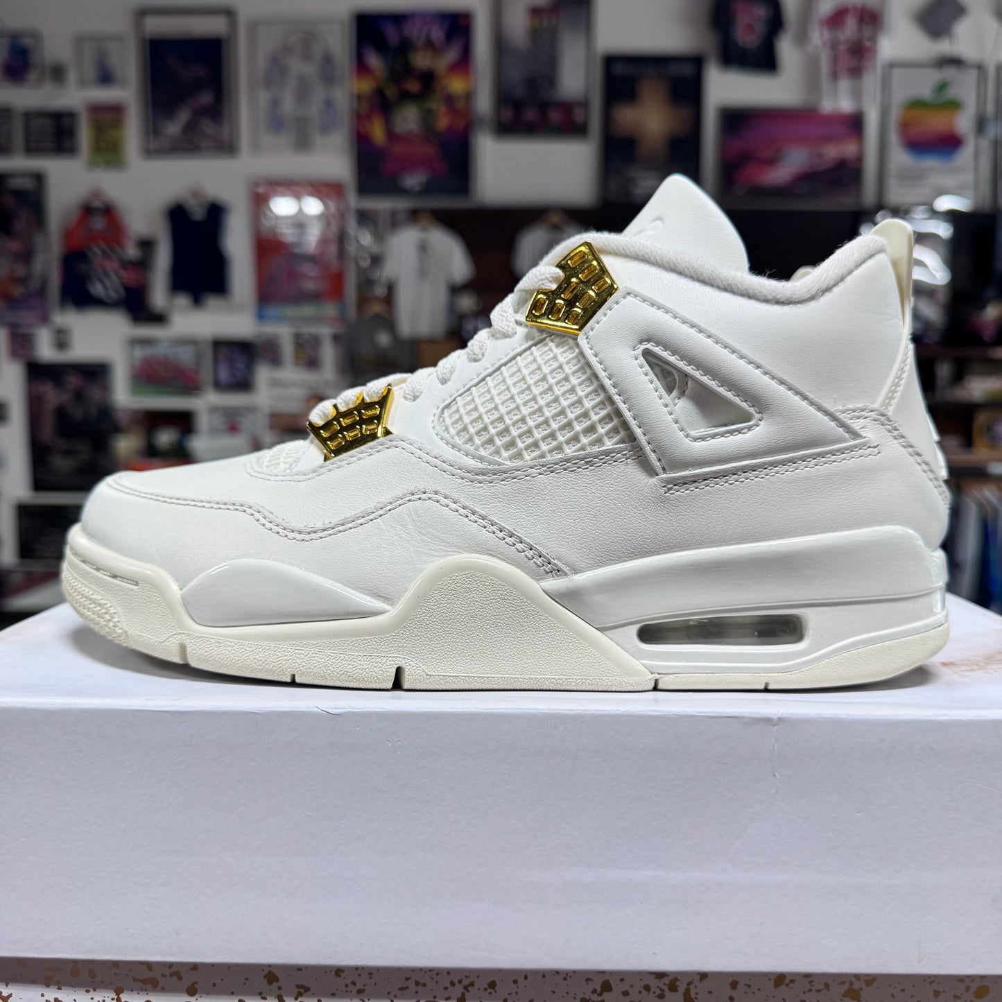 Jordan 4 'Metallic Gold' Size 9.5W/8M