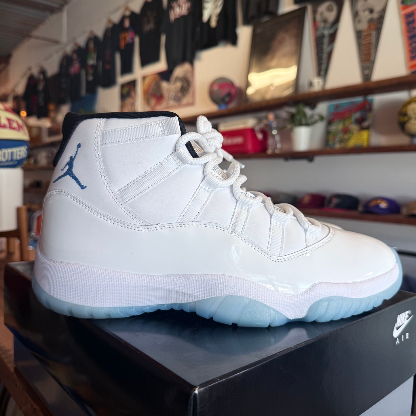 Jordan 11 'Legend Blue' Size 11.5