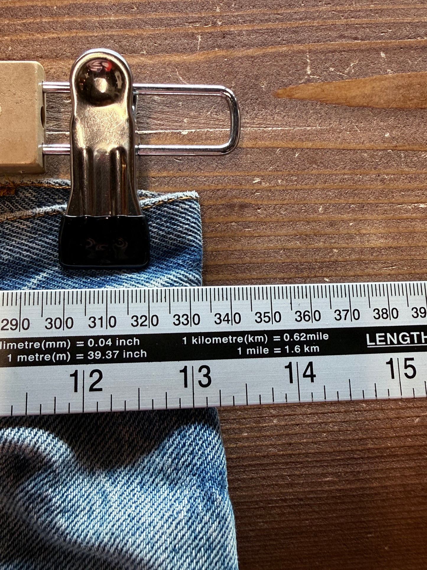 Vintage Levi's Made in USA 501 Light Wash Denim Jeans Size 26x29