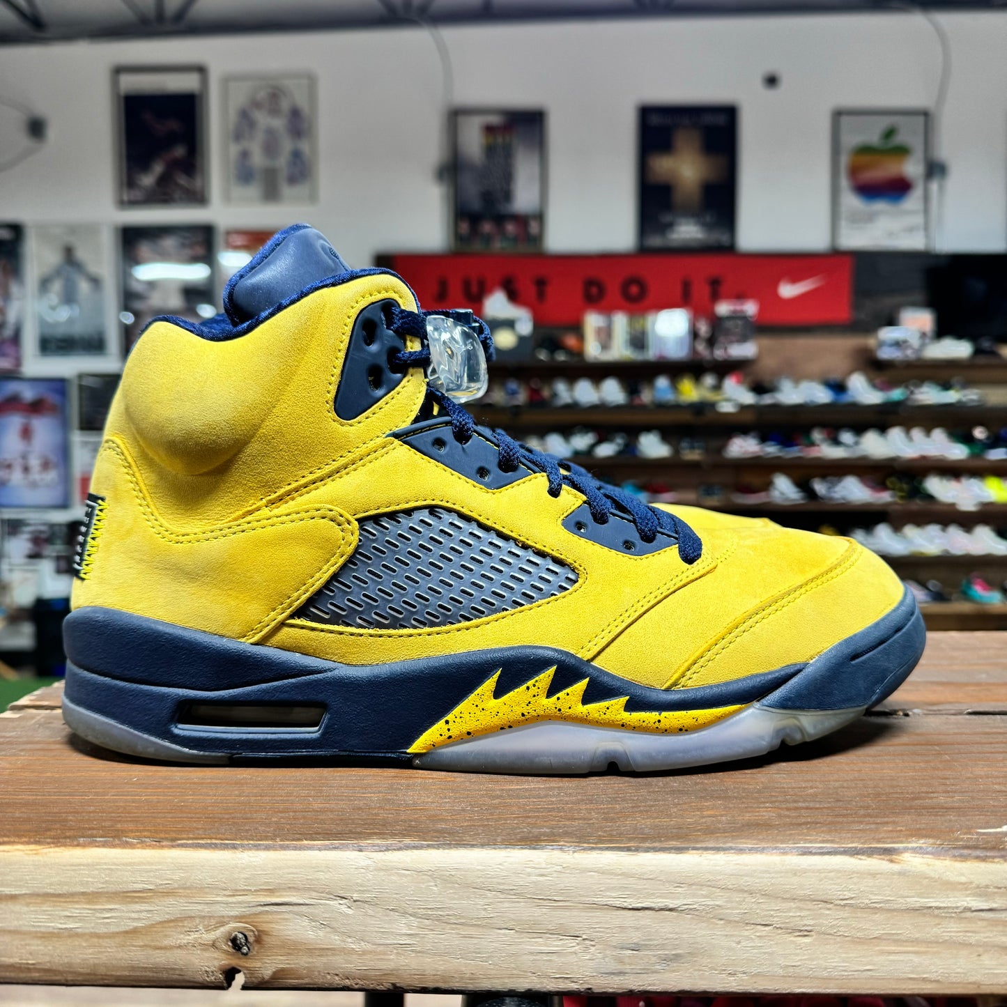 Jordan 5 'Michigan' Size 10