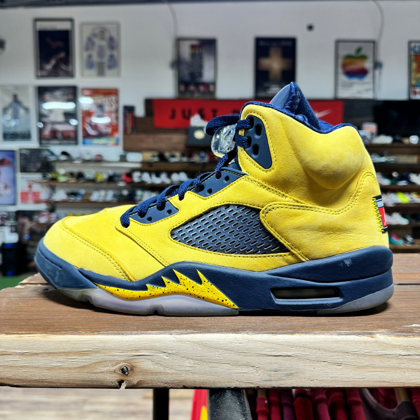 Jordan 5 'Michigan' Size 10