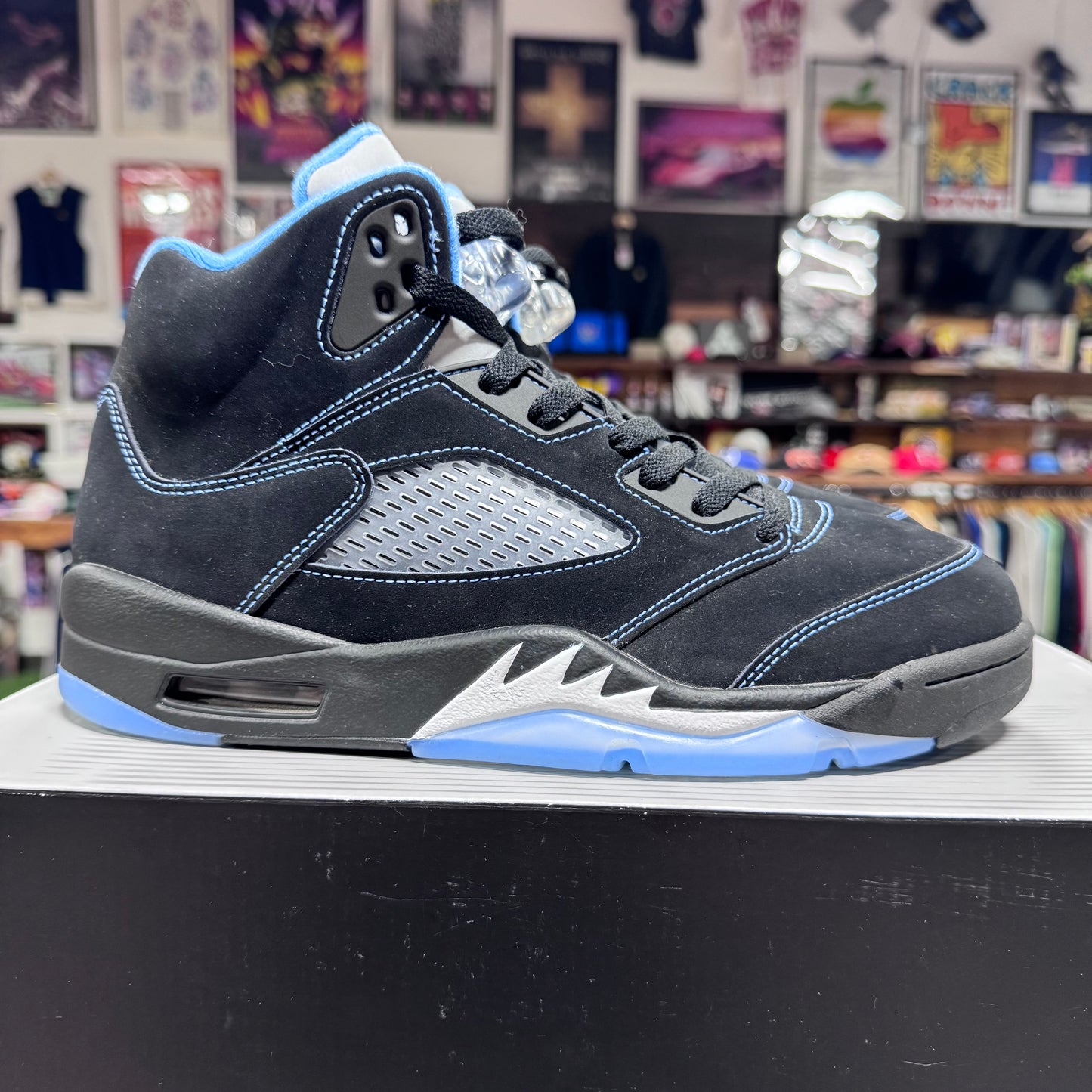 Jordan 5 'Black University Blue' Size 8.5