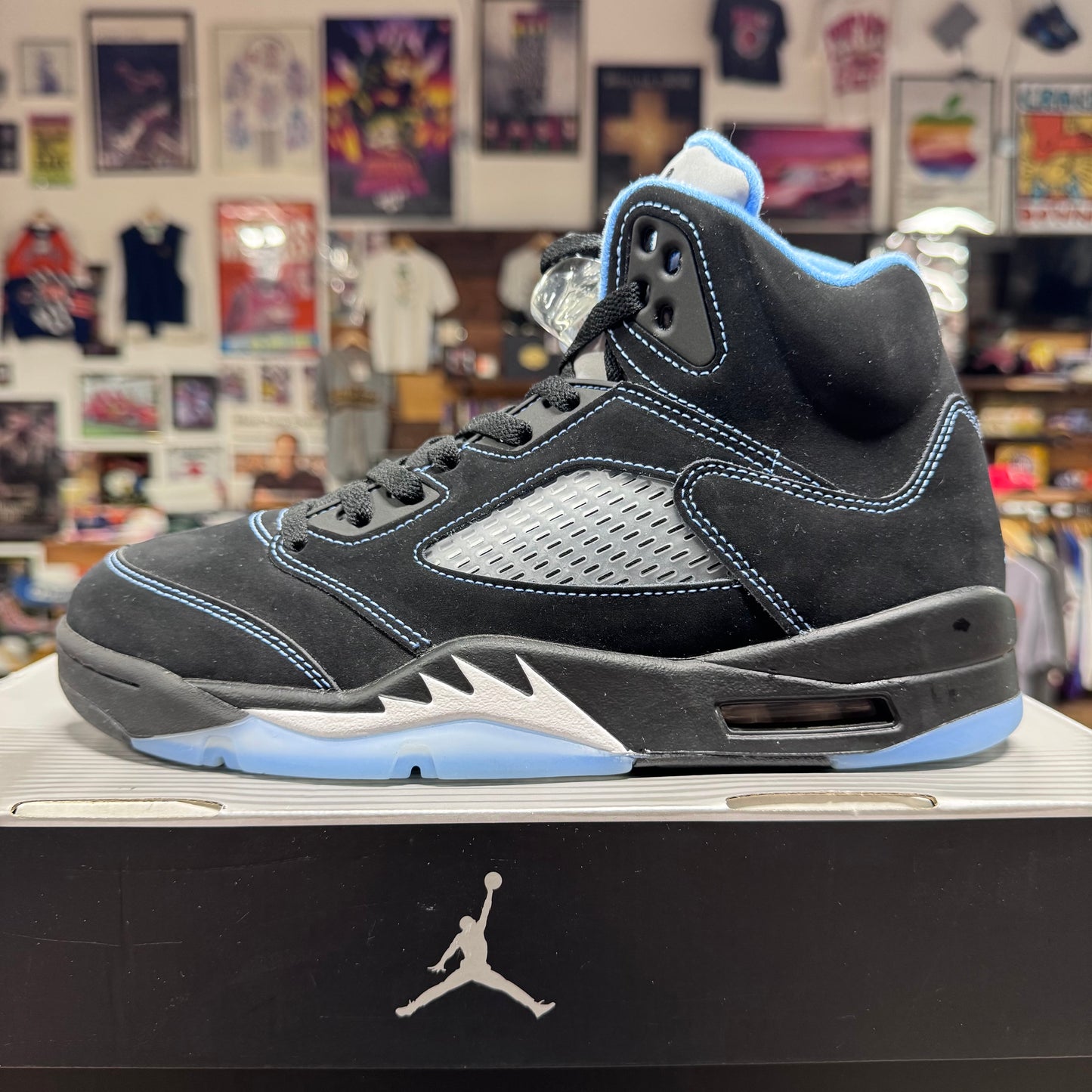 Jordan 5 'Black University Blue' Size 8.5