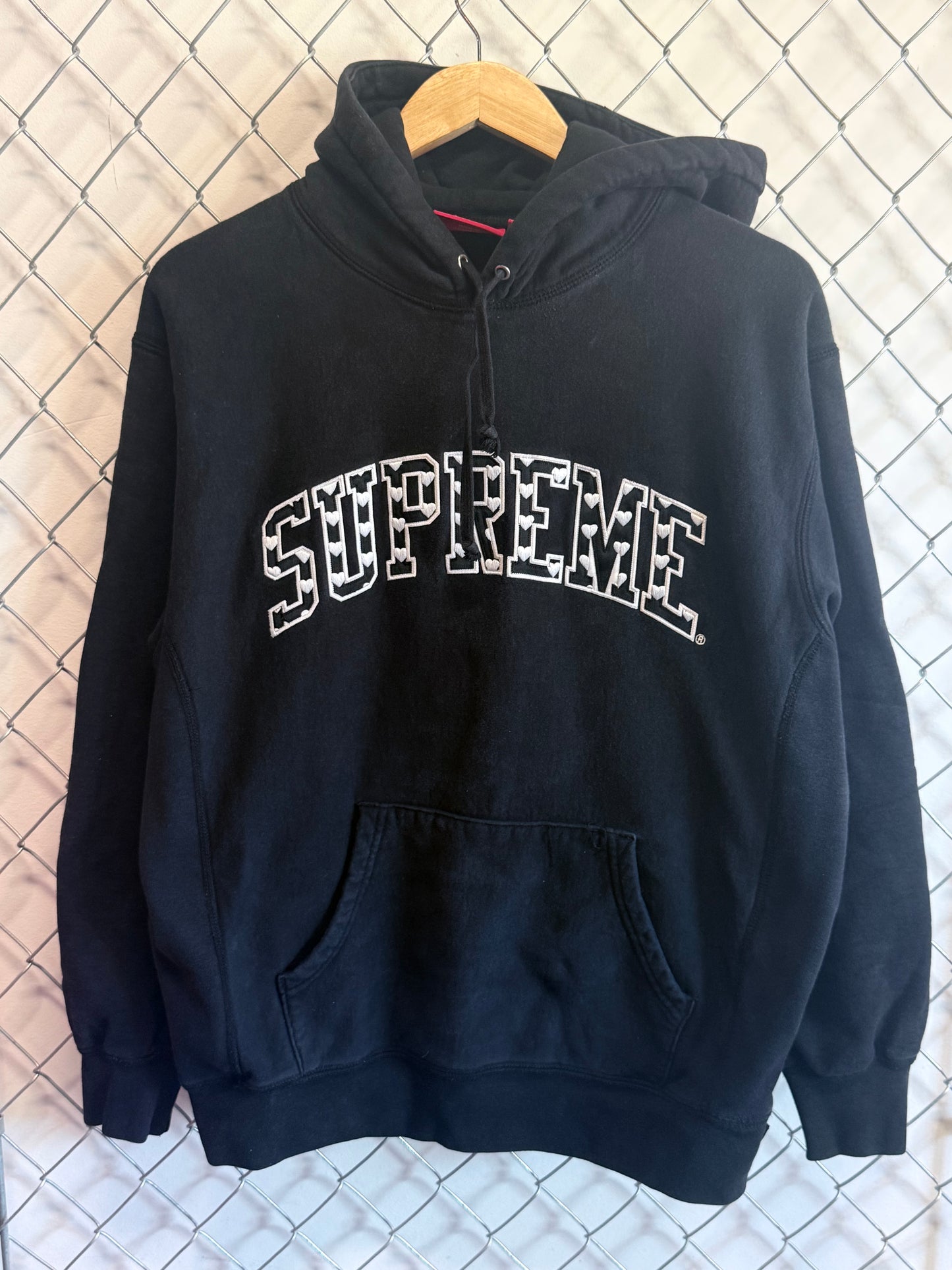 Supreme FW21 Hearts Arc Logo Black Hoodie Size Medium