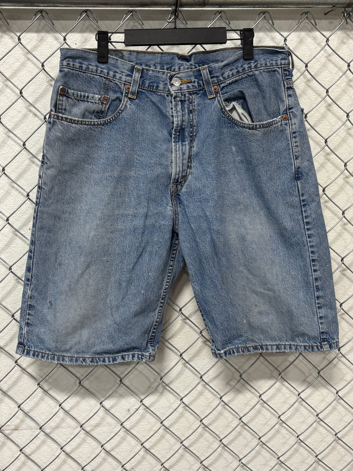 Y2K Levi's 569 Denim Shorts Size 33