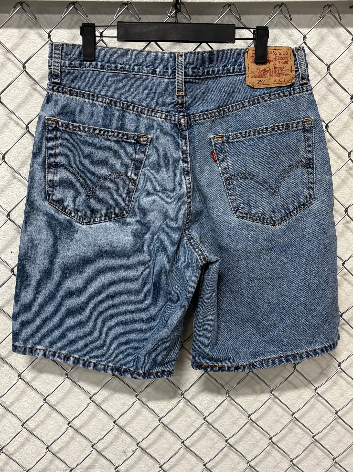 Y2K Levi's 550 Denim Shorts Size 32