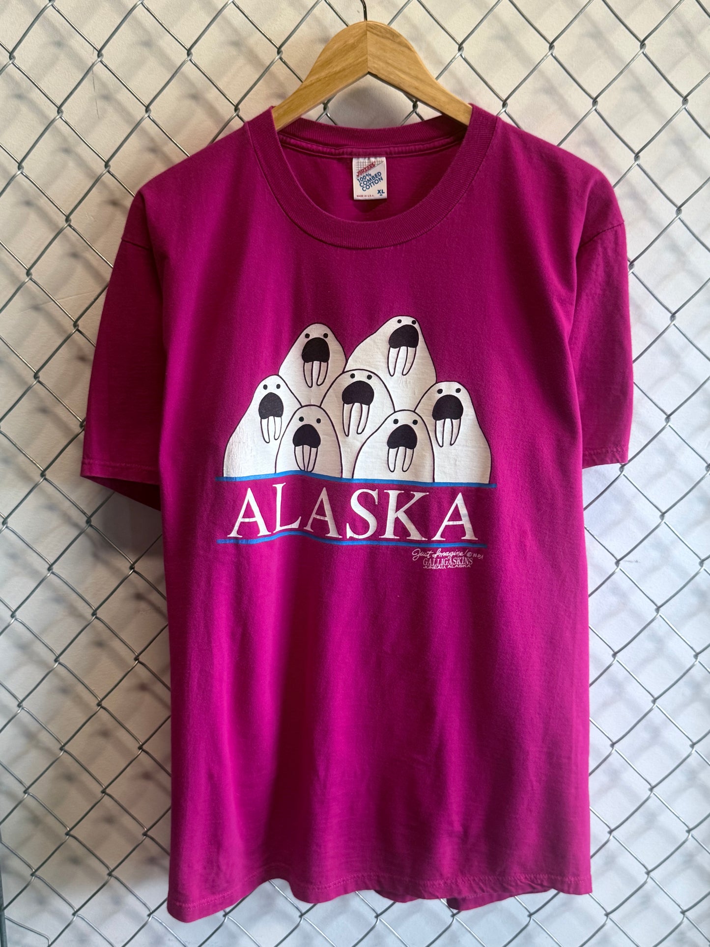Vintage 1988 Alaska Walrus Nature Graphic Tee Size XL