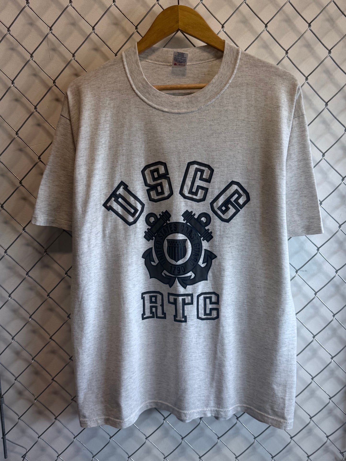 Vintage 90's US Coast Guard Military Crest Graphic Tee Size XL