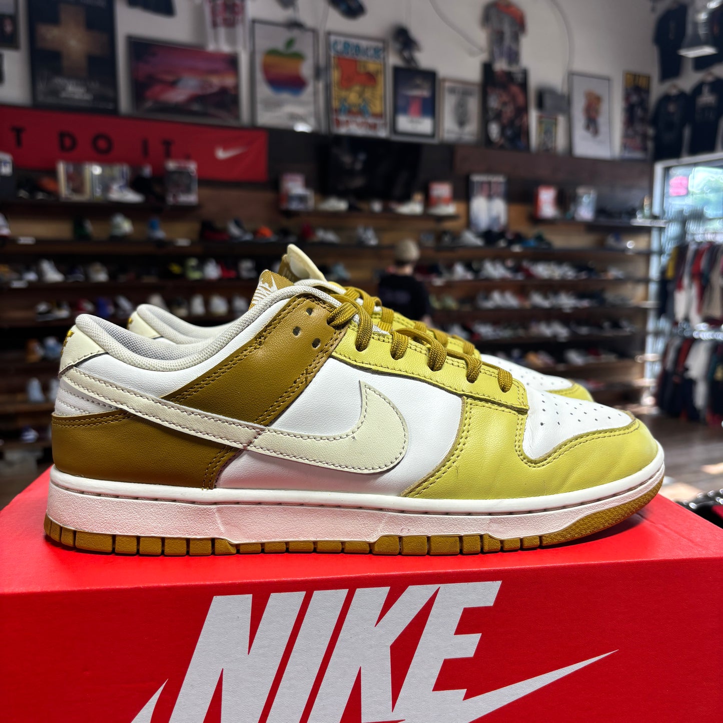 Nike Dunk Low 'Bronzine' Size 10