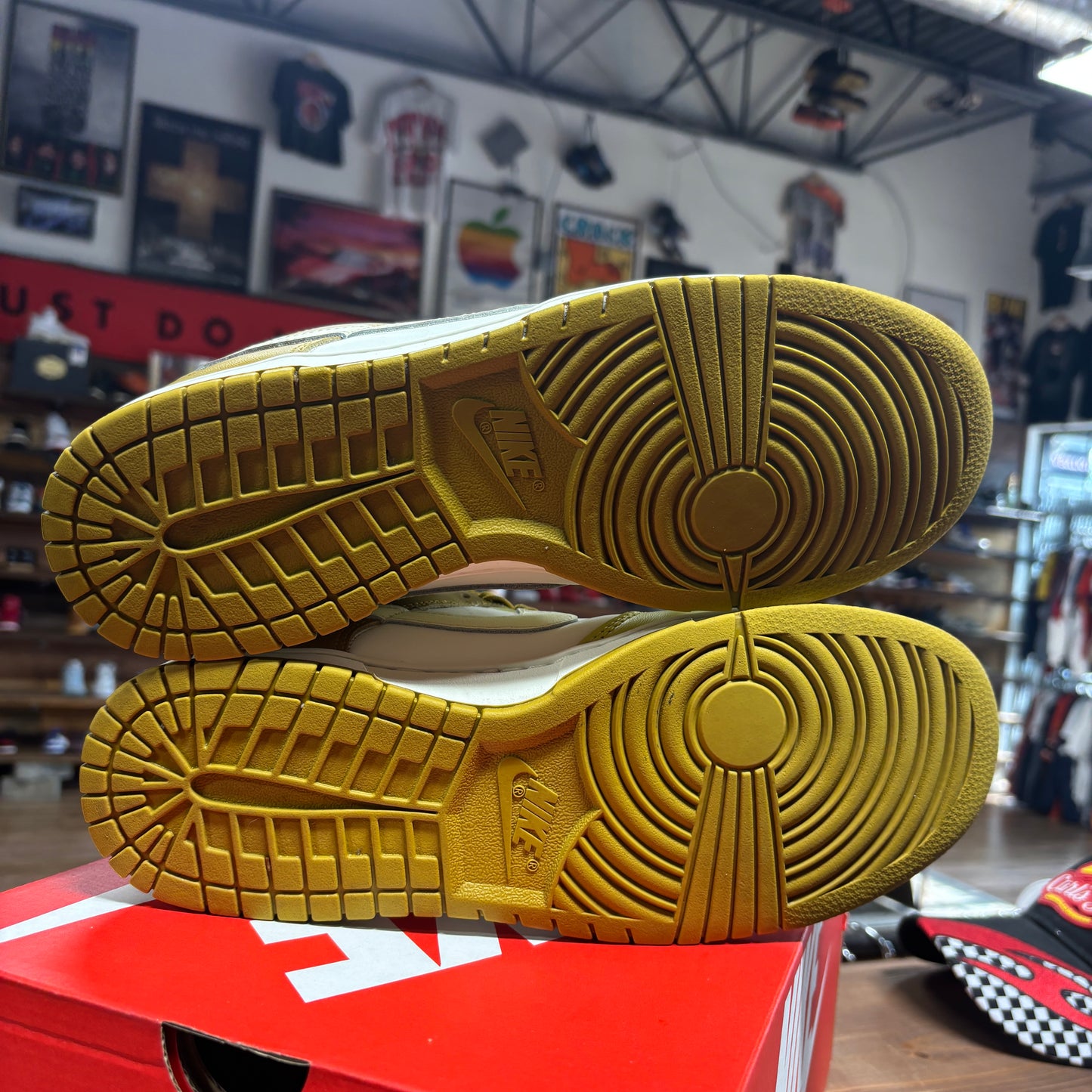 Nike Dunk Low 'Bronzine' Size 10