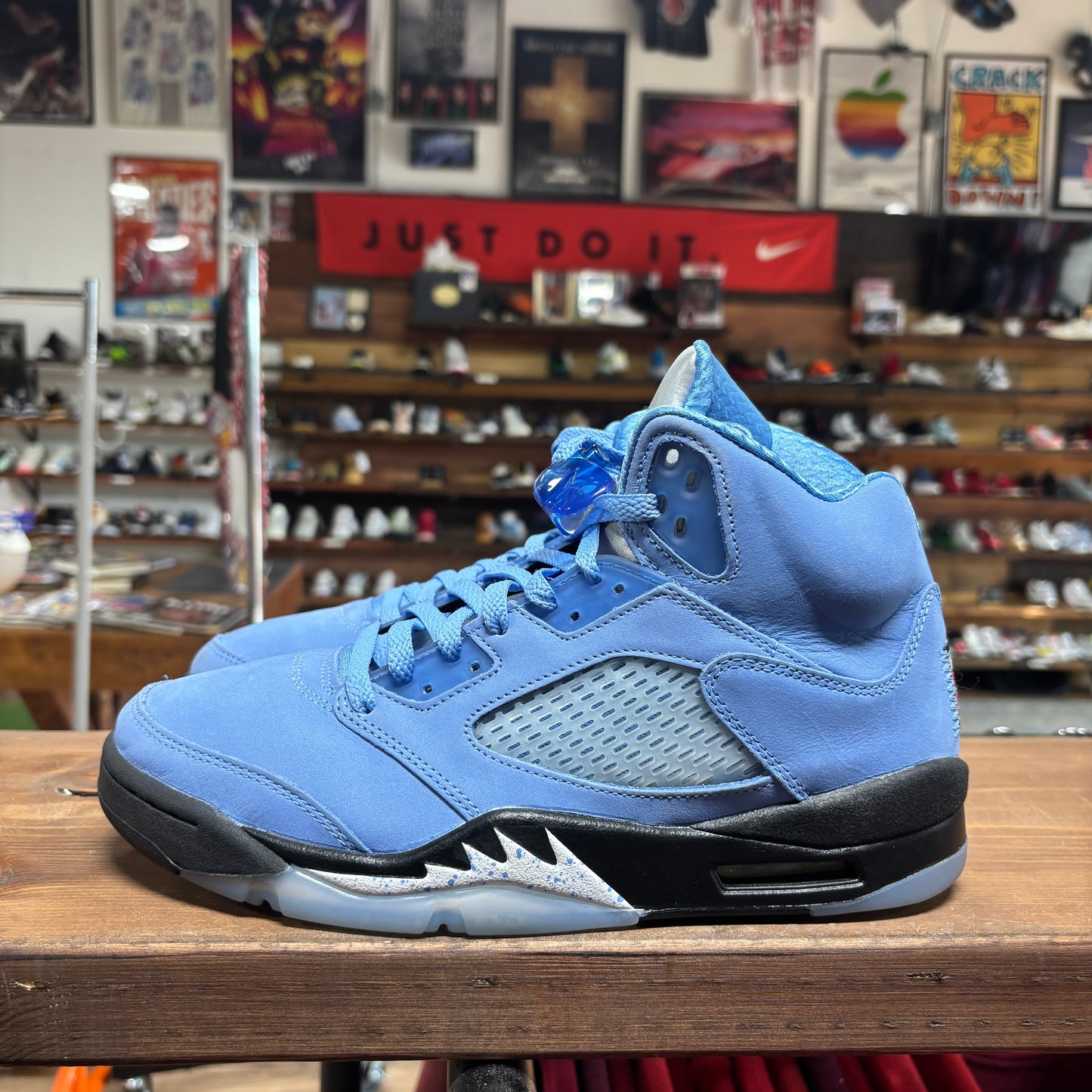 Jordan 5 'UNC' Size 9