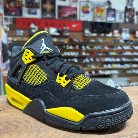 Jordan 4 'Thunder' Size 7Y
