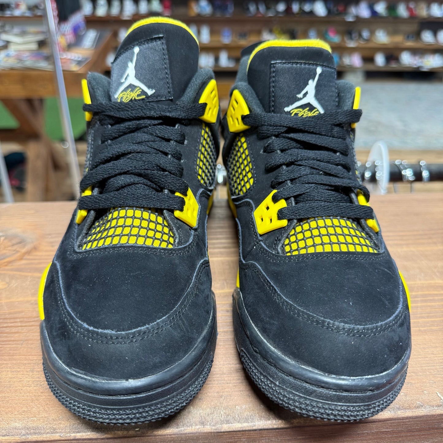 Jordan 4 'Thunder' Size 7Y