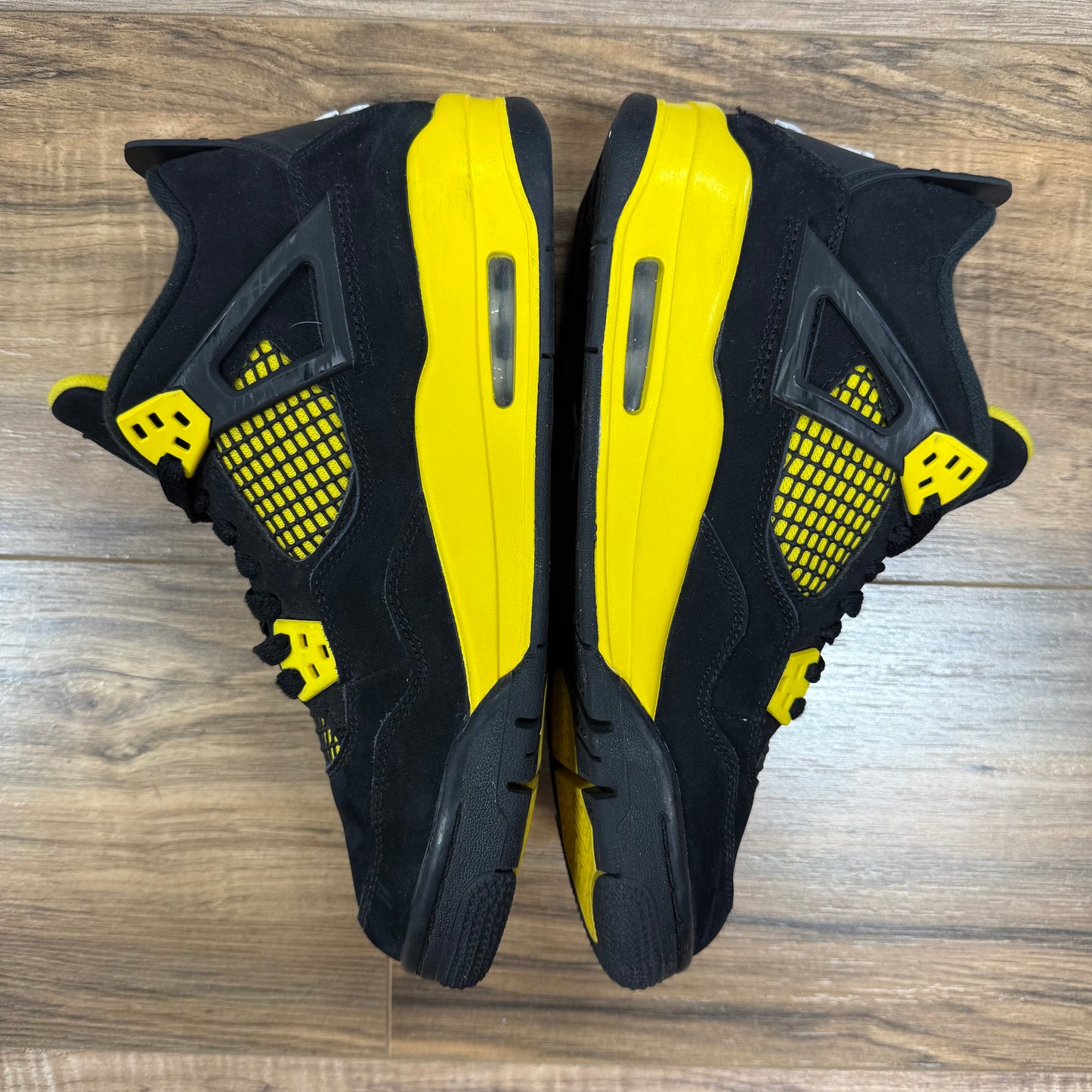 Jordan 4 'Thunder' Size 7Y