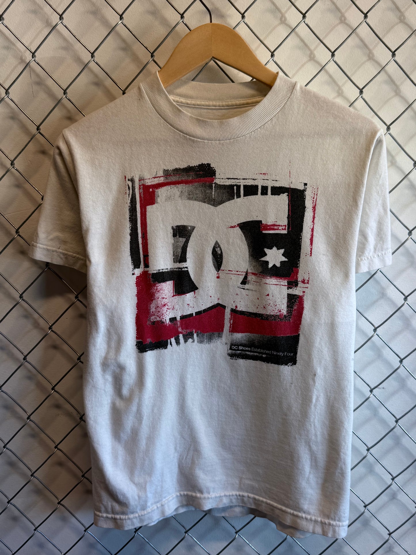 Y2K DC Shoes Classic Logo Tee Size Small