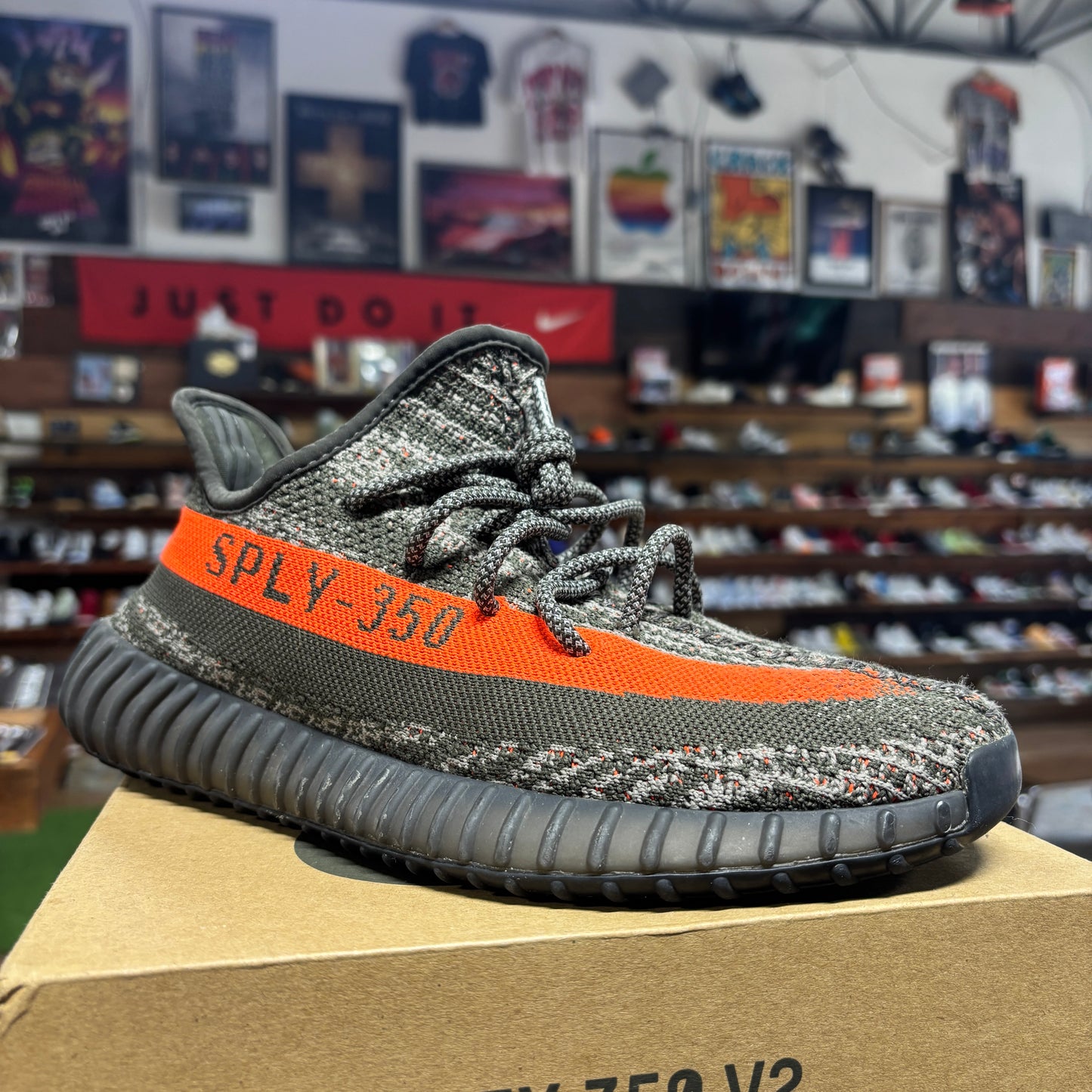 Yeezy 350 v2 'Carbon Beluga' Size 8