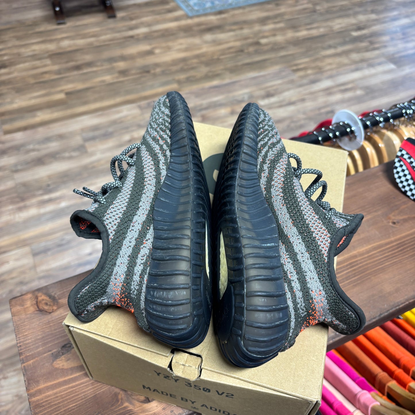 Yeezy 350 v2 'Carbon Beluga' Size 8