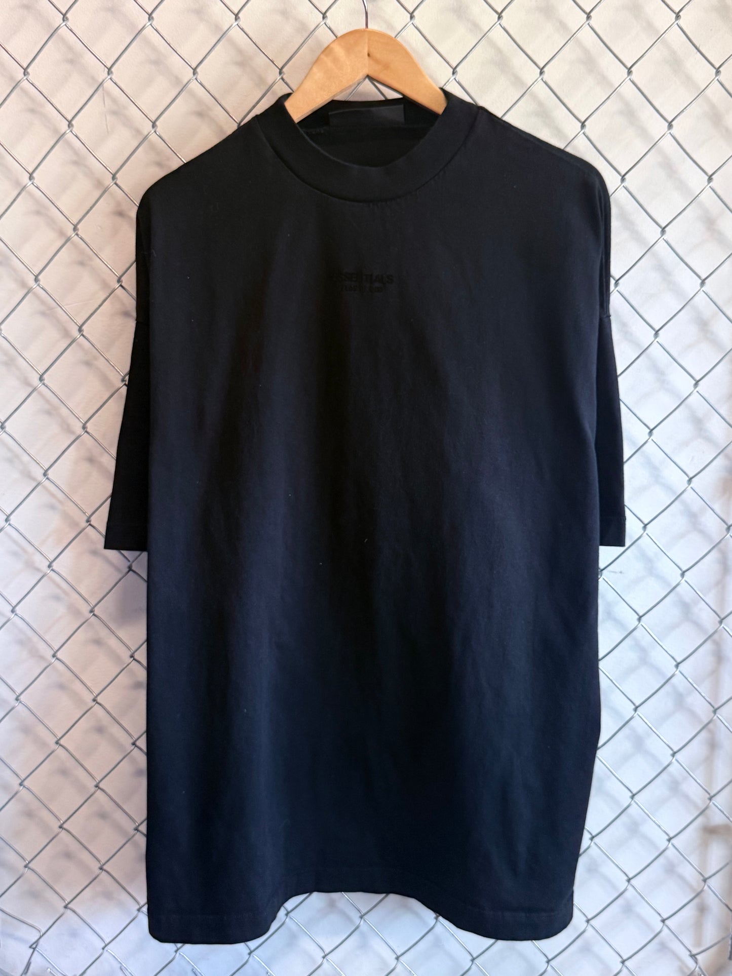 Fear of God Essentials Black Short Sleeve Tee Size Medium