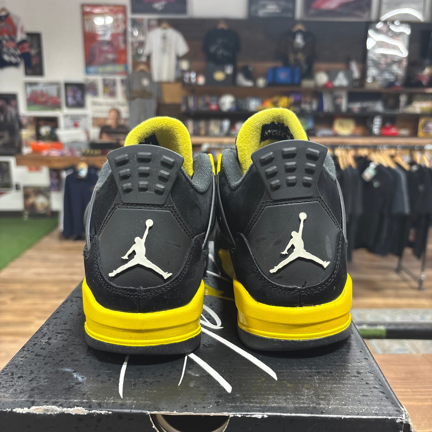 Jordan 4 'Thunder' Size 6.5Y