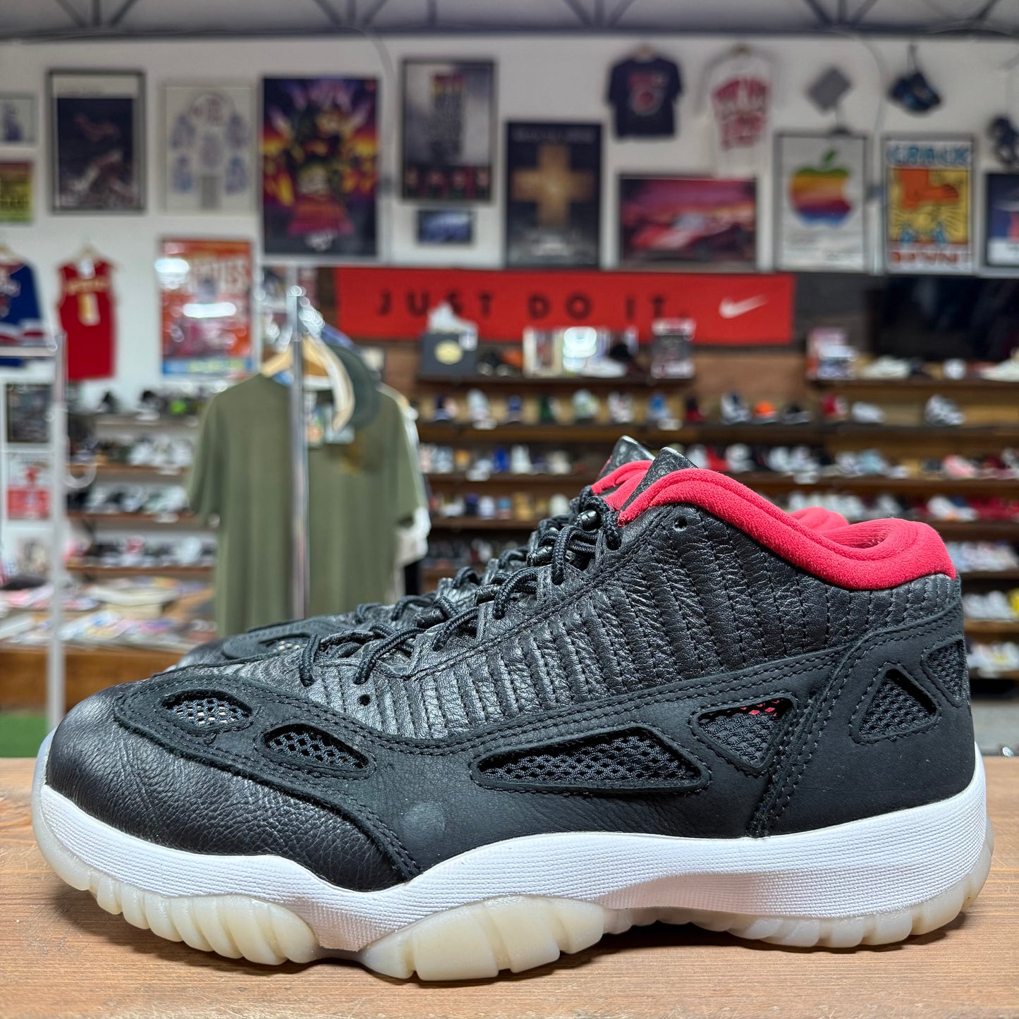 Jordan 11 Low IE 'Bred' Size 9