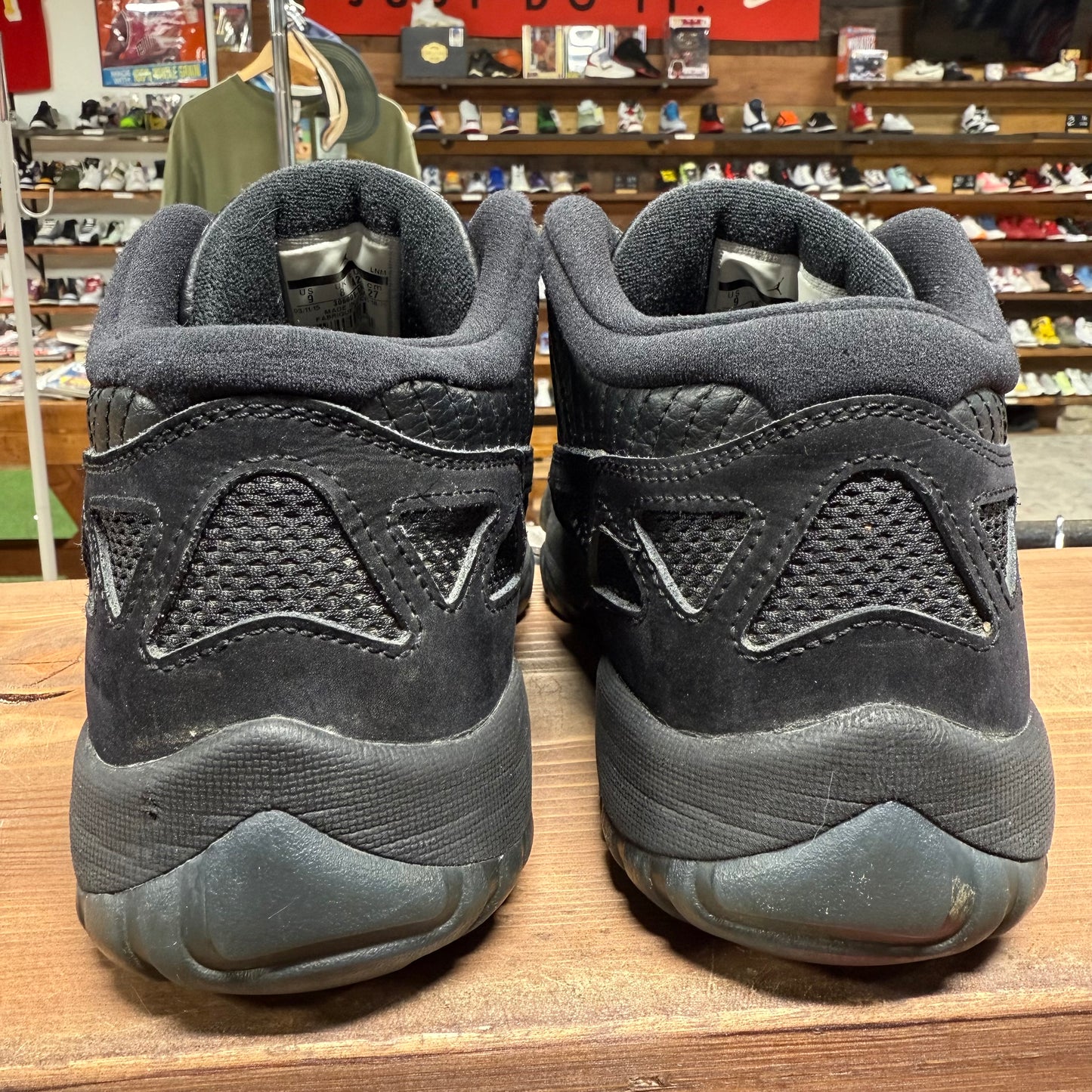 Jordan 11 Low IE 'Referee' Size 9