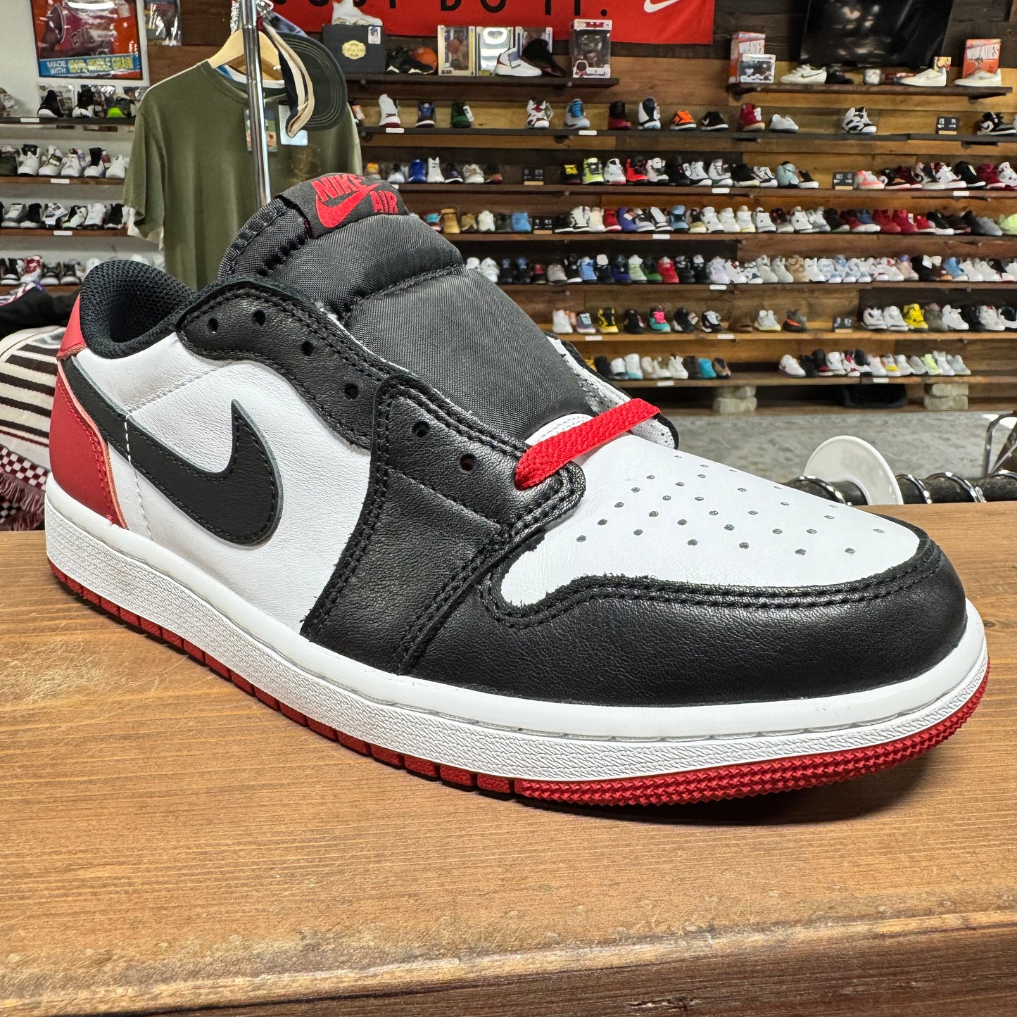 Jordan 1 Low 'Black Toe' Size 9 (DS)