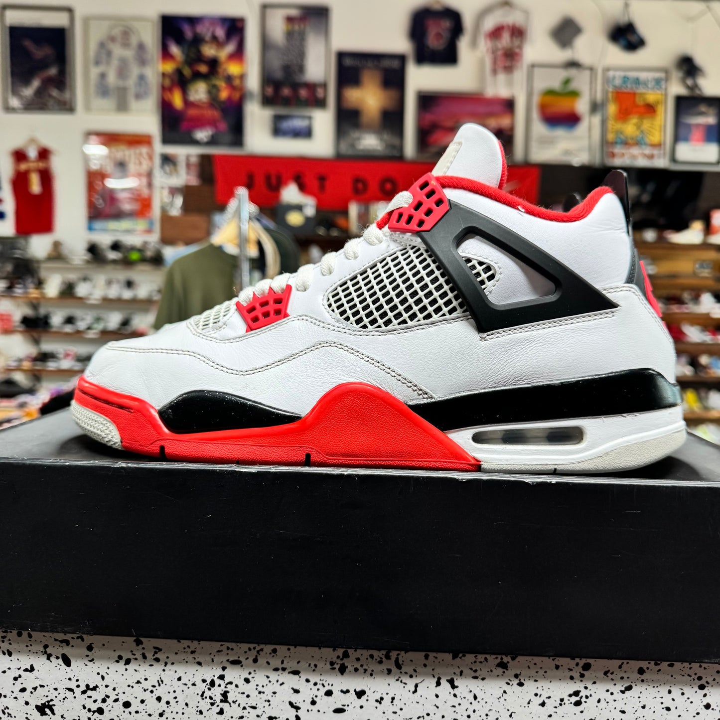 Jordan 4 'Fire Red' Size 11