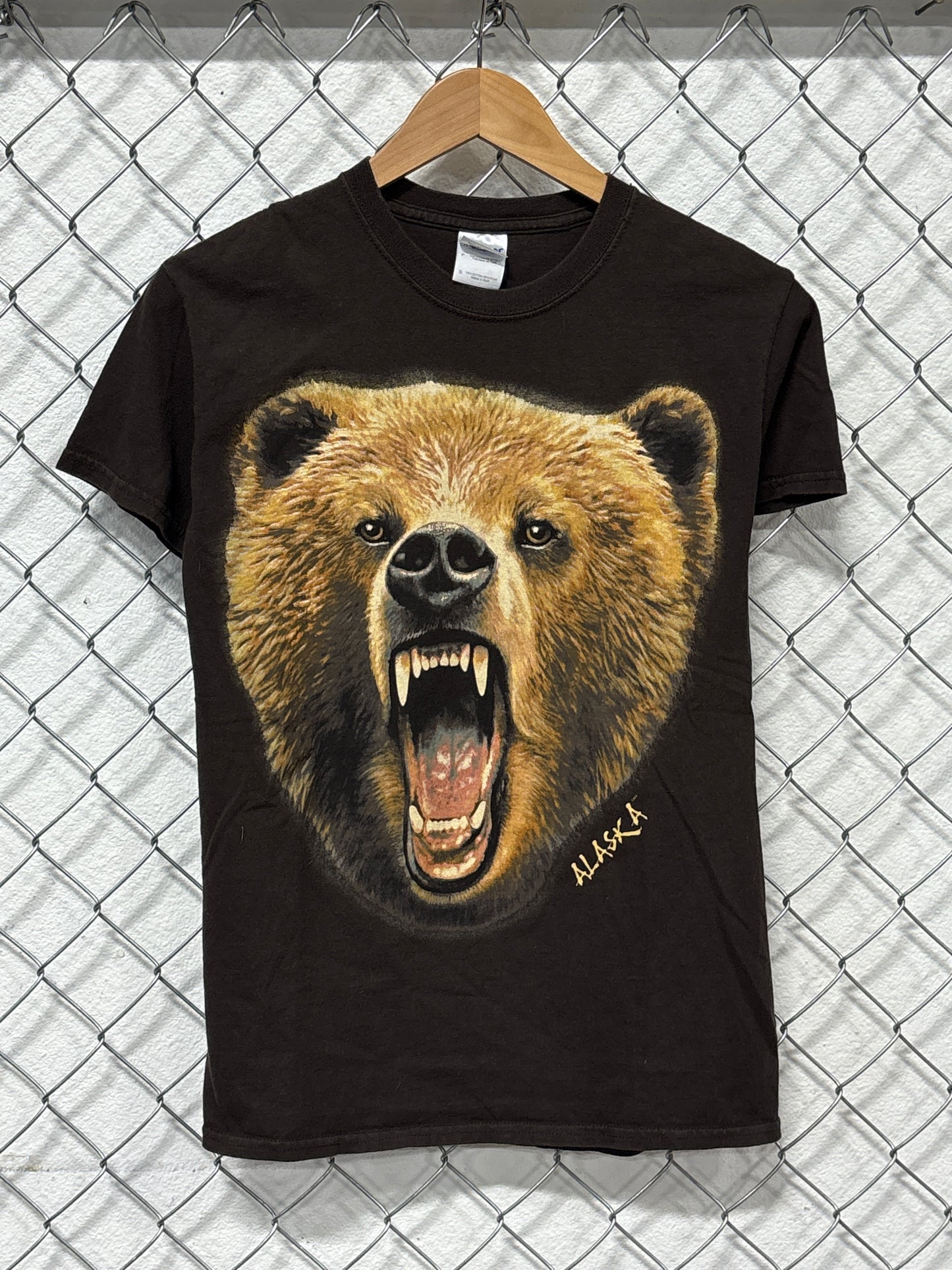Y2K Alaska Grizzly Bear Graphic Tee Size Small