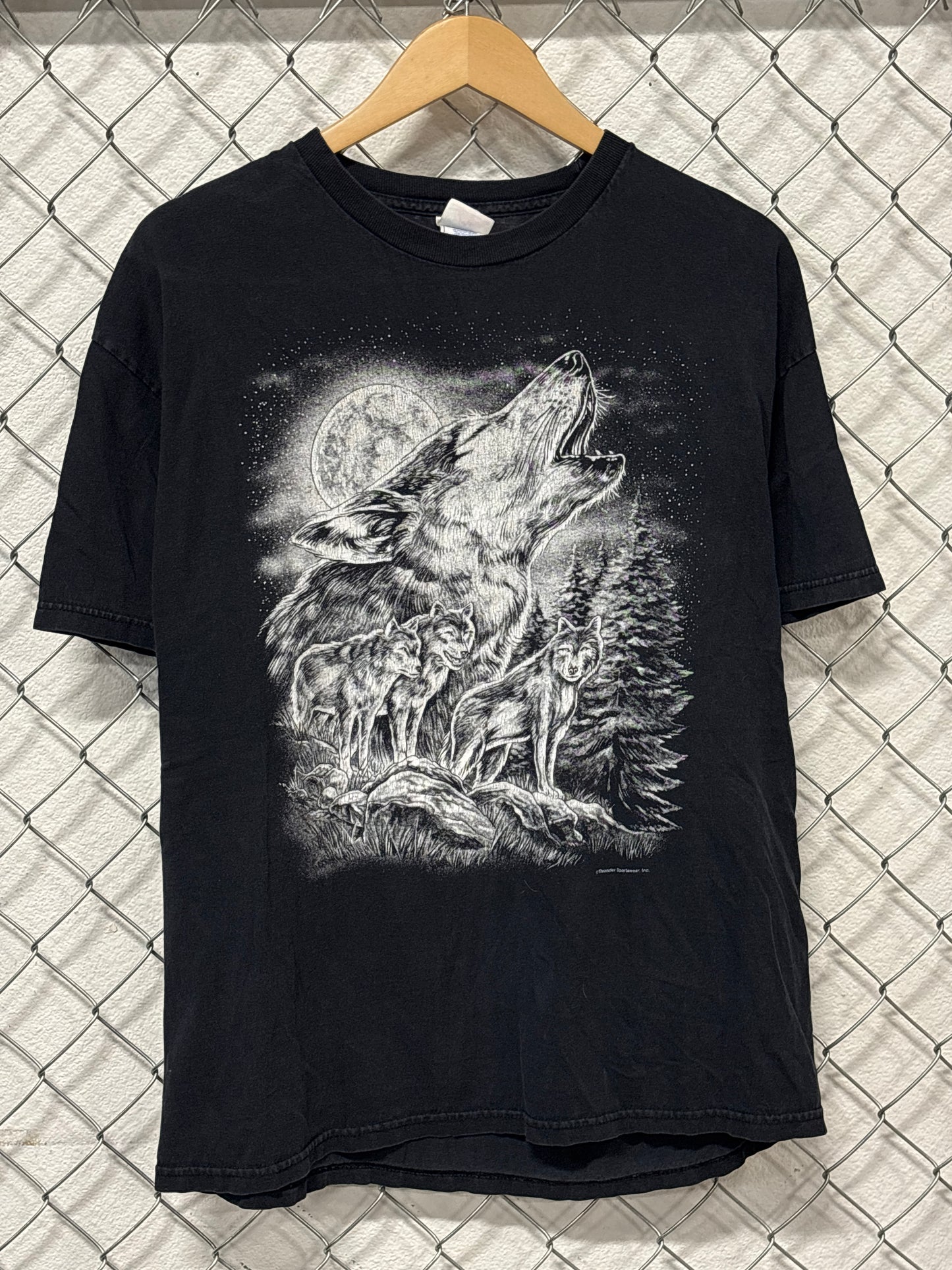 Vintage Wolf Pack Moon Howling Nature Graphic Tee Size XL