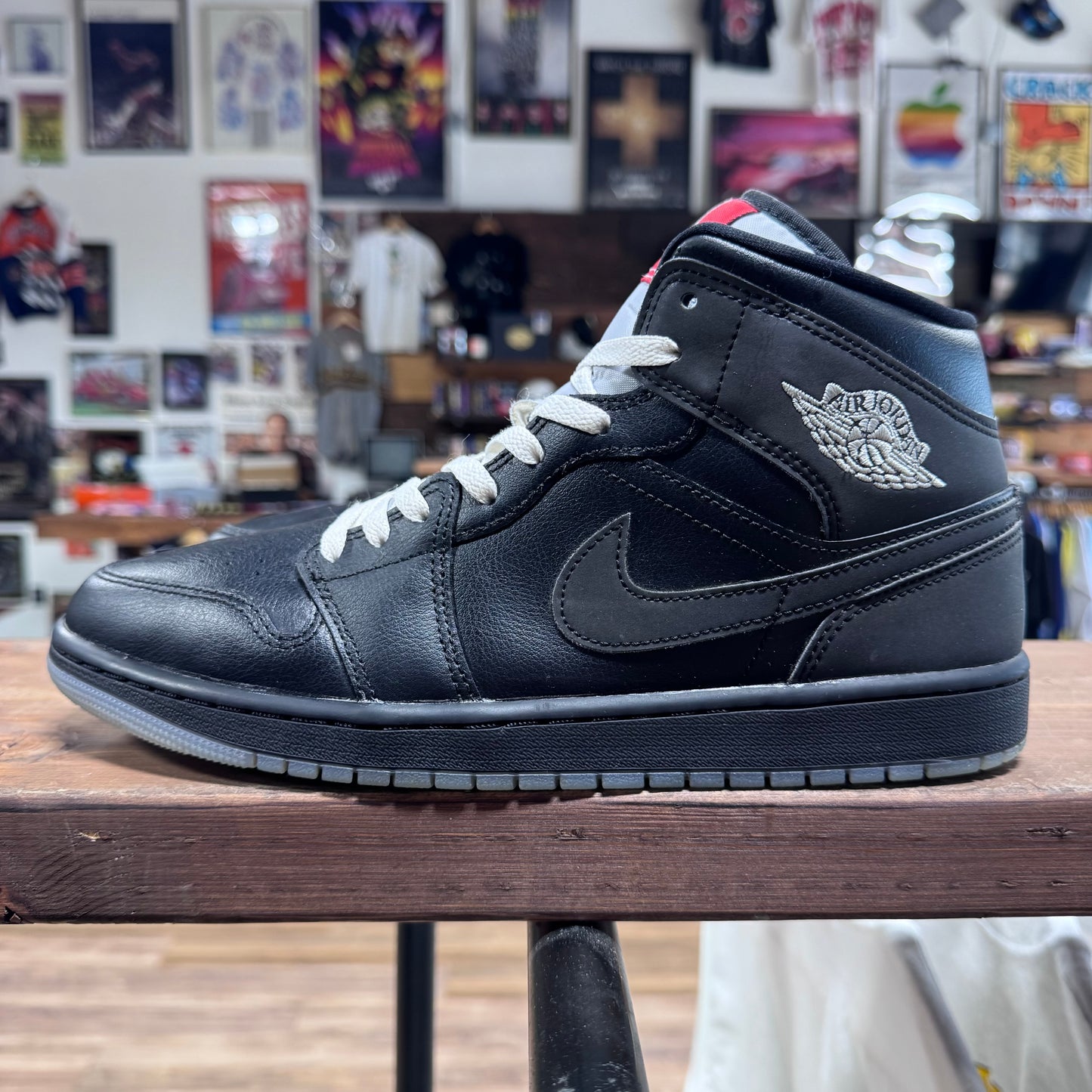 Jordan 1 Mid 'Black Metallic' Size 11