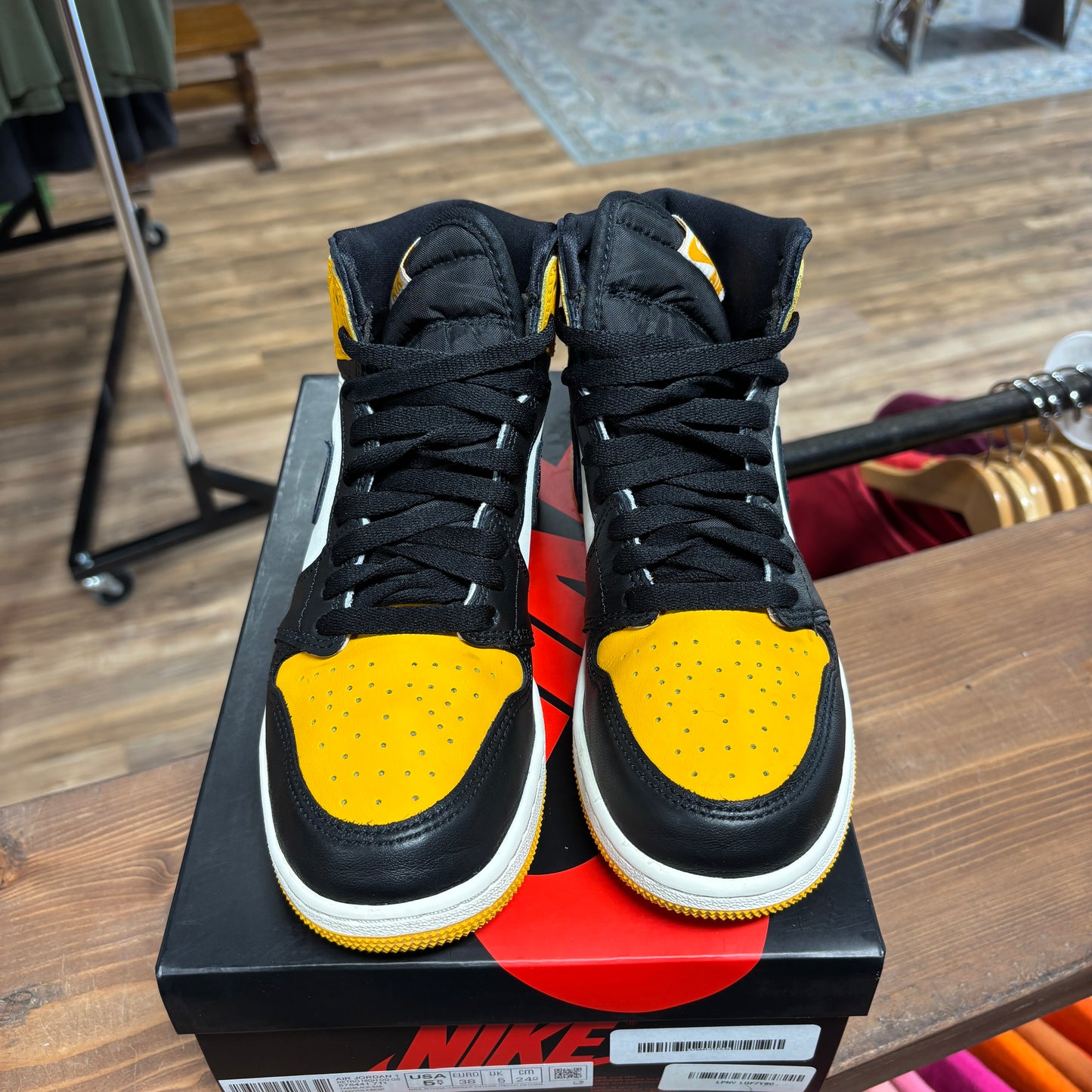 Jordan 1 'Taxi' Size 5.5Y