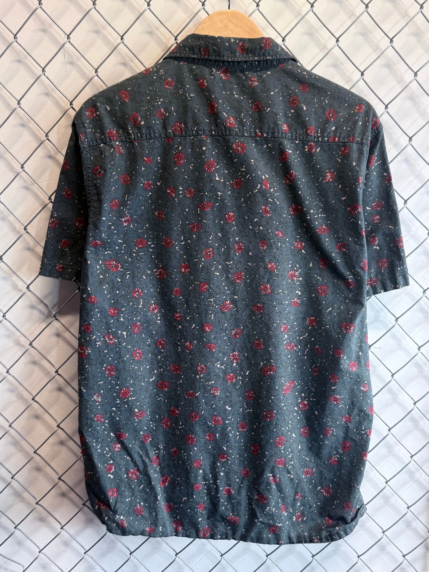 Quiksilver Floral Print Short Sleeve Button Up Shirt Size Large