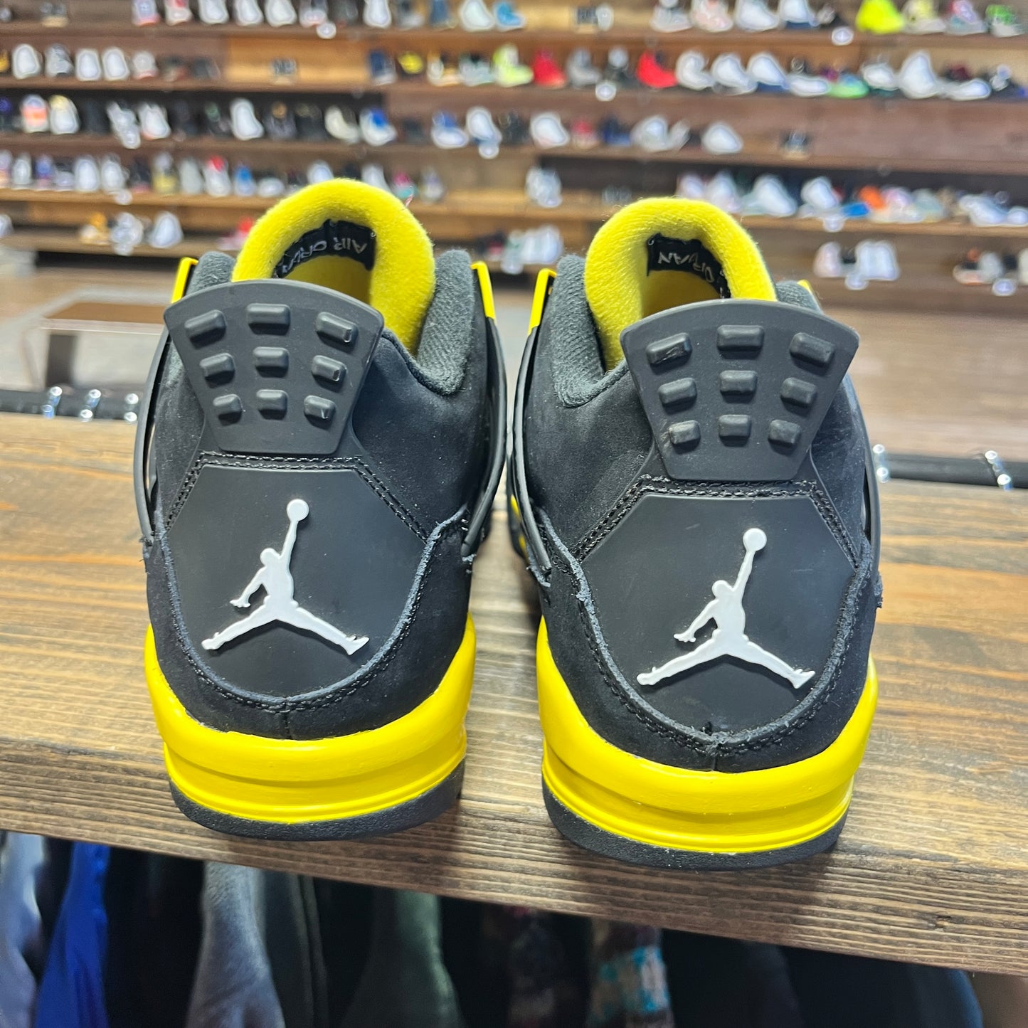 Jordan 4 'Thunder' Size 5Y