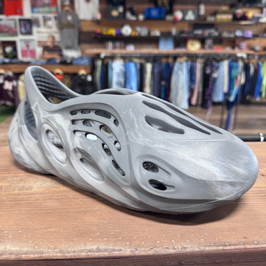 Yeezy Foam RNNR 'mx Carbon' Size 10