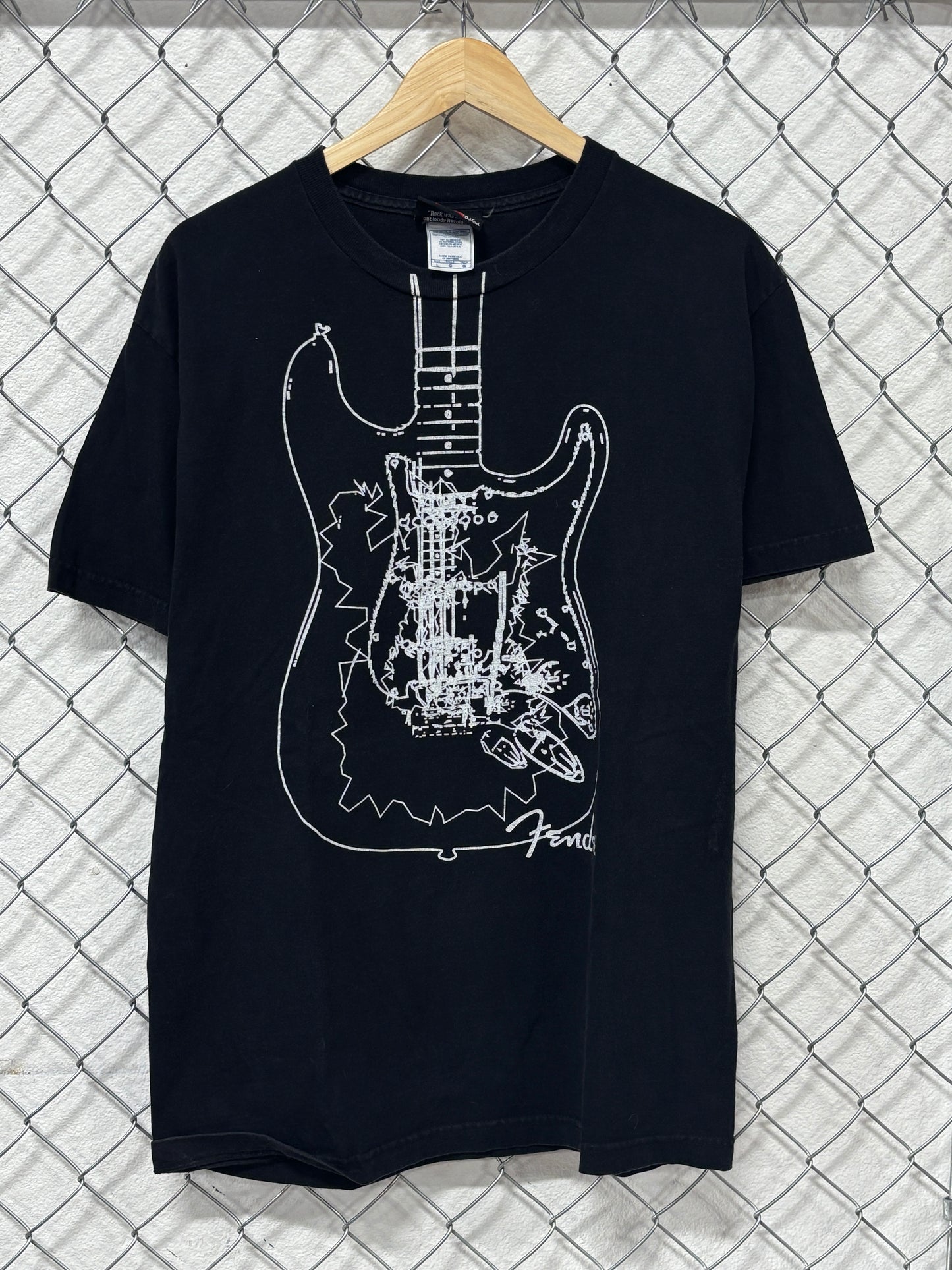 Vintage Y2K Fender Stratocaster Big Print Guitar Rock Graphic Tee Size Large
