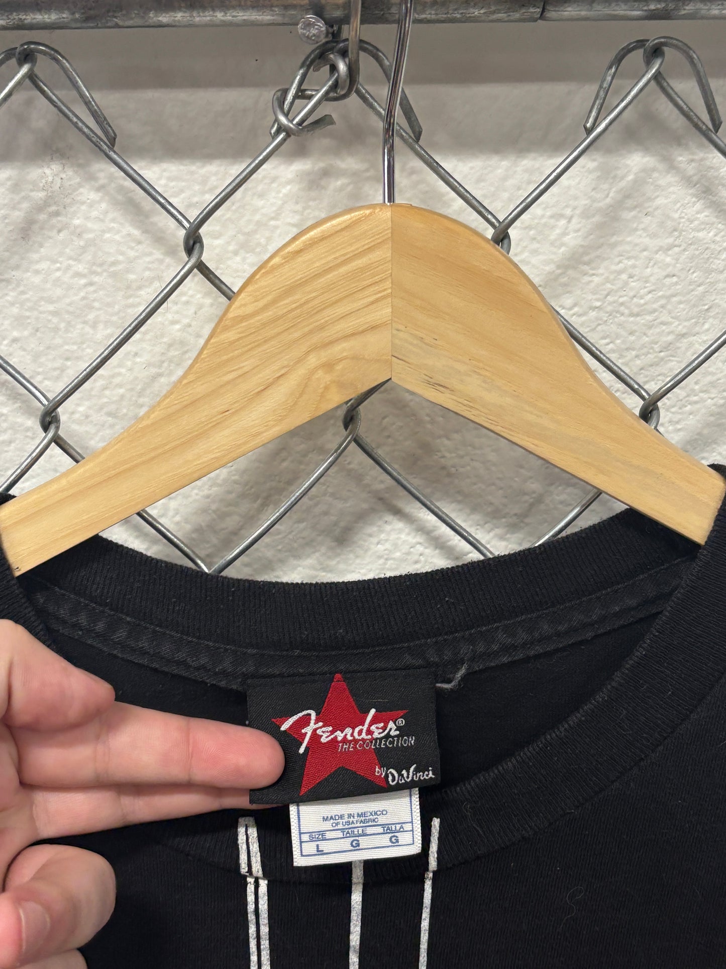 Vintage Y2K Fender Stratocaster Big Print Guitar Rock Graphic Tee Size Large